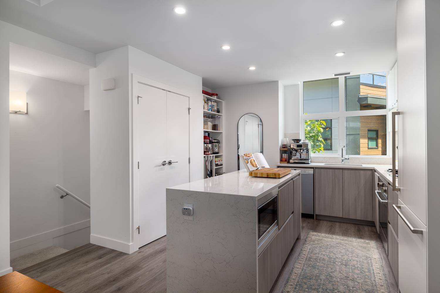 North Vancouver, BC V7P 0E1,2060 Curling RD #238
