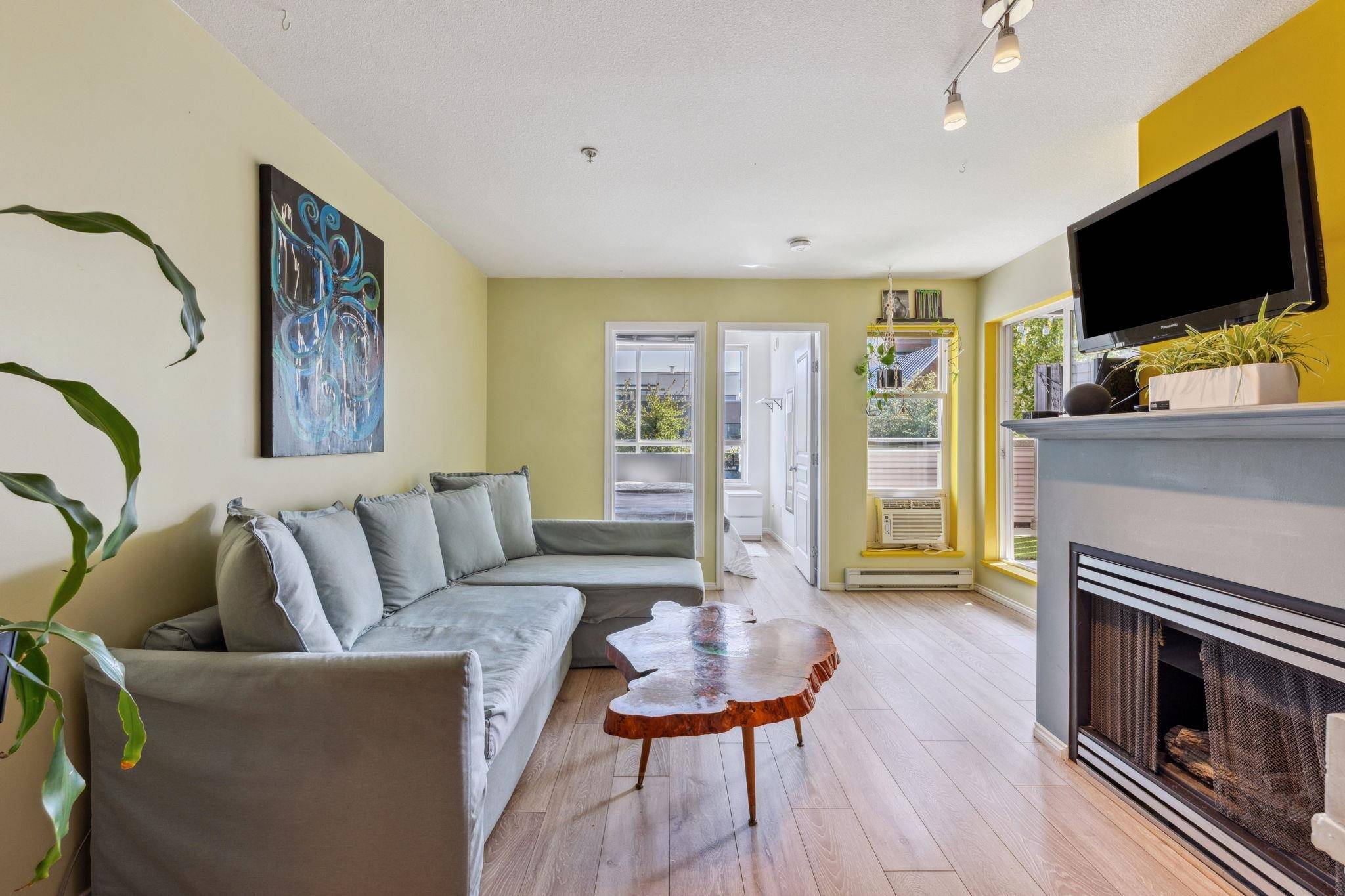 Burnaby, BC V5C 2H8,3939 Hastings ST #202