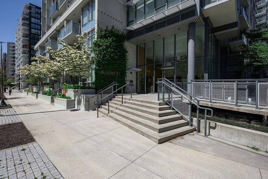 Vancouver, BC V6A 0E9,111 E 1st AVE #302