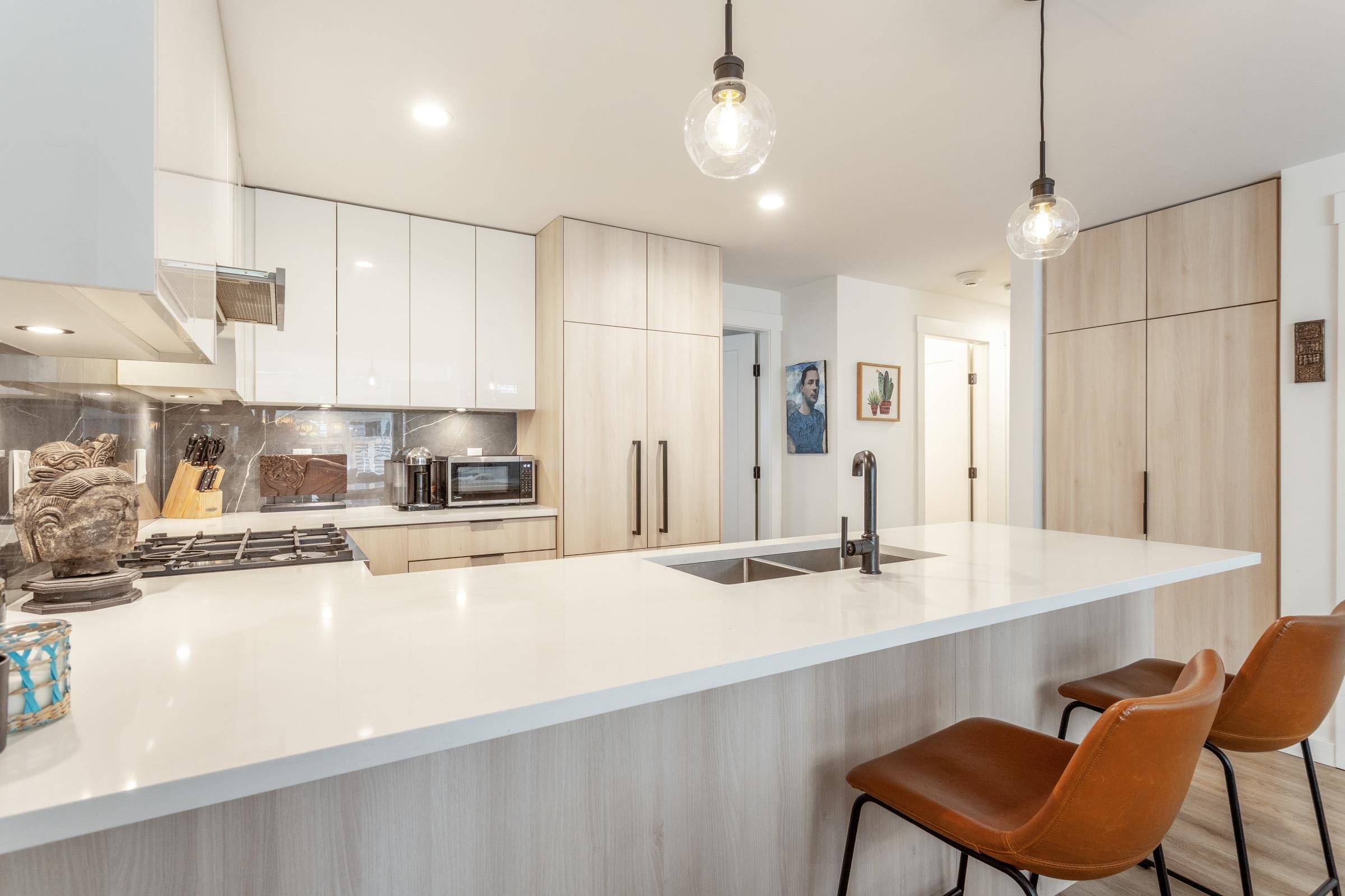 North Vancouver, BC V7L 0H6,237 Ridgeway AVE #6