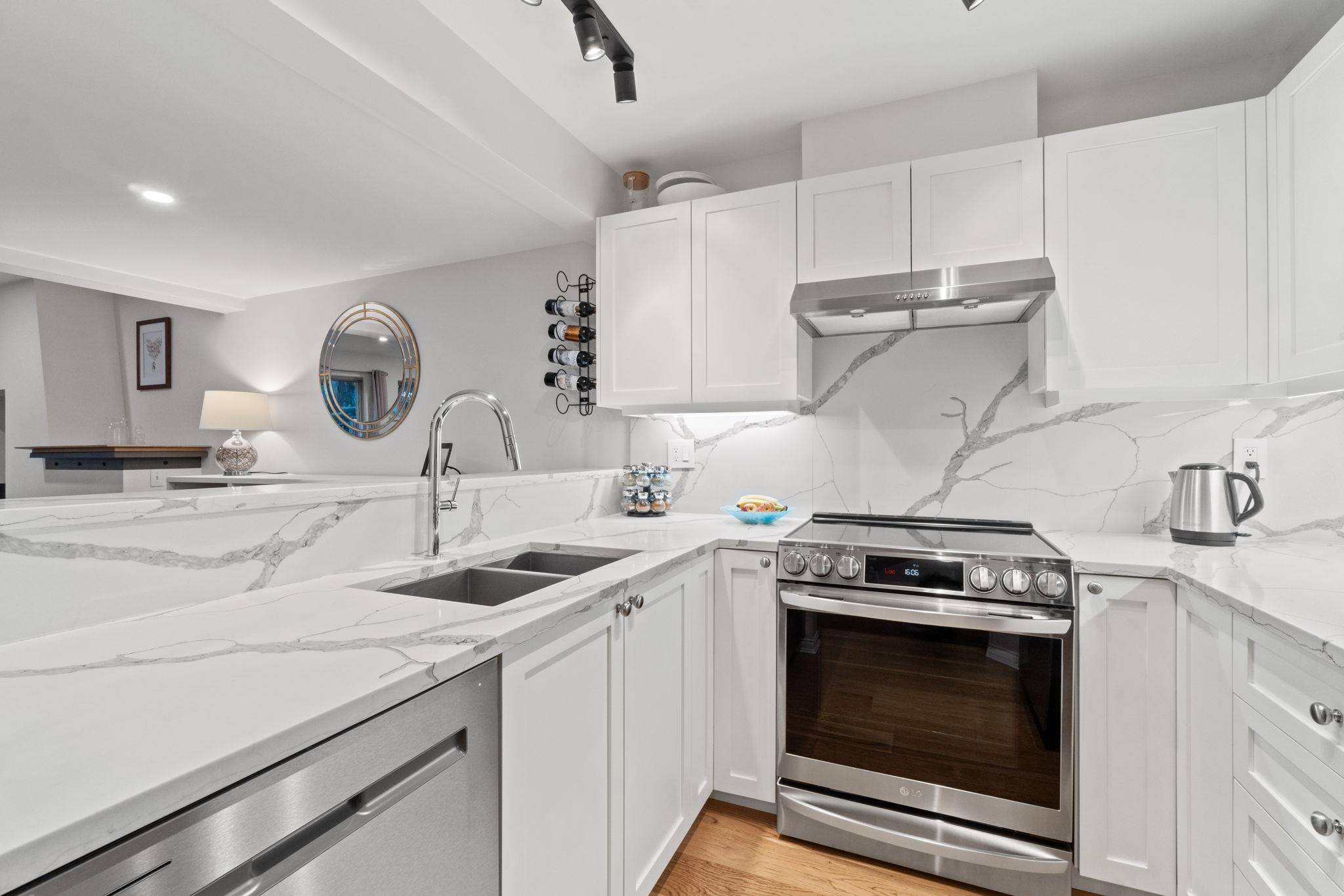 Vancouver, BC V6K 2E6,2375 W Broadway #12