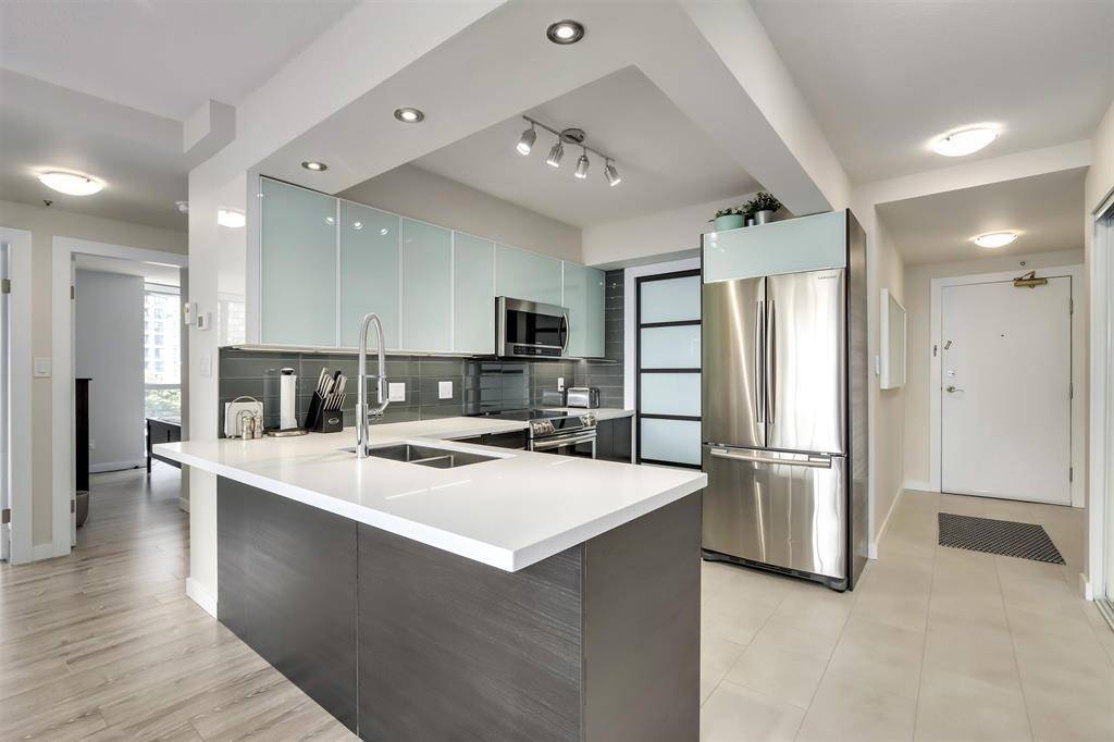 Vancouver, BC V6B 5X5,950 Cambie ST #804