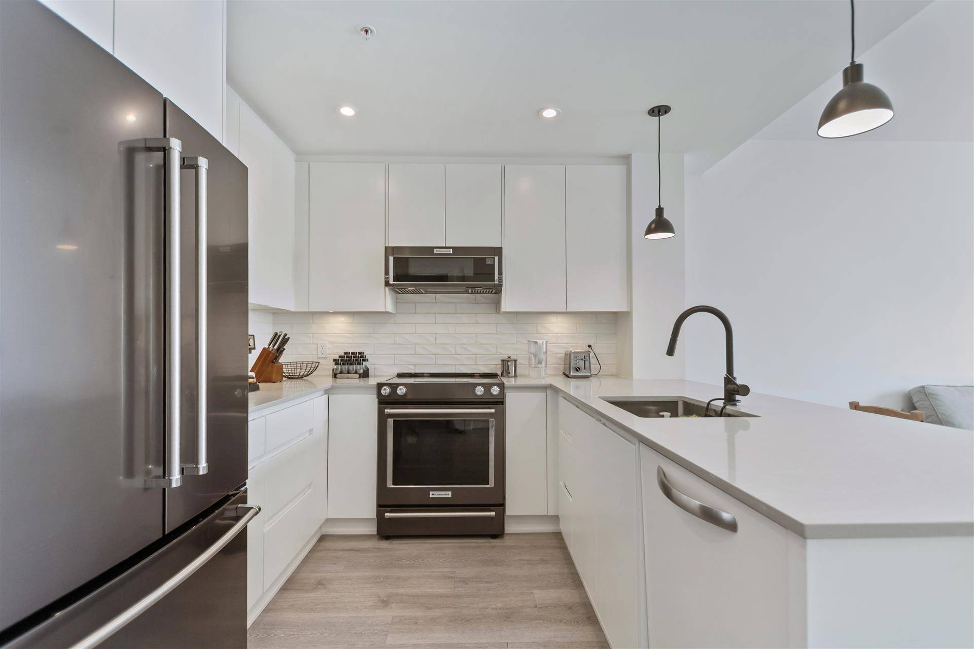 Port Coquitlam, BC V3C 0S6,2180 Kelly AVE #1406