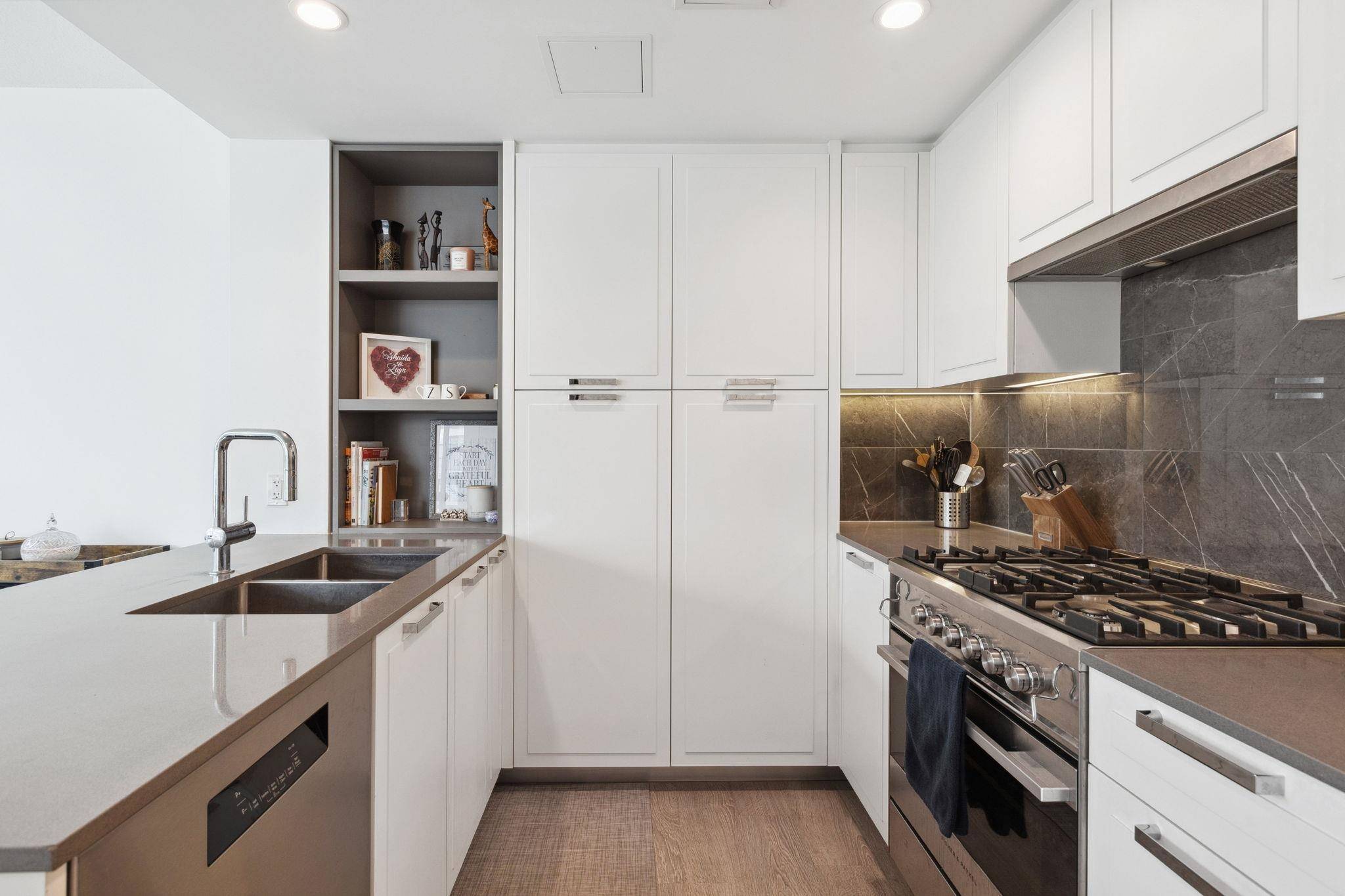 North Vancouver, BC V7J 1H3,1471 Hunter ST #403
