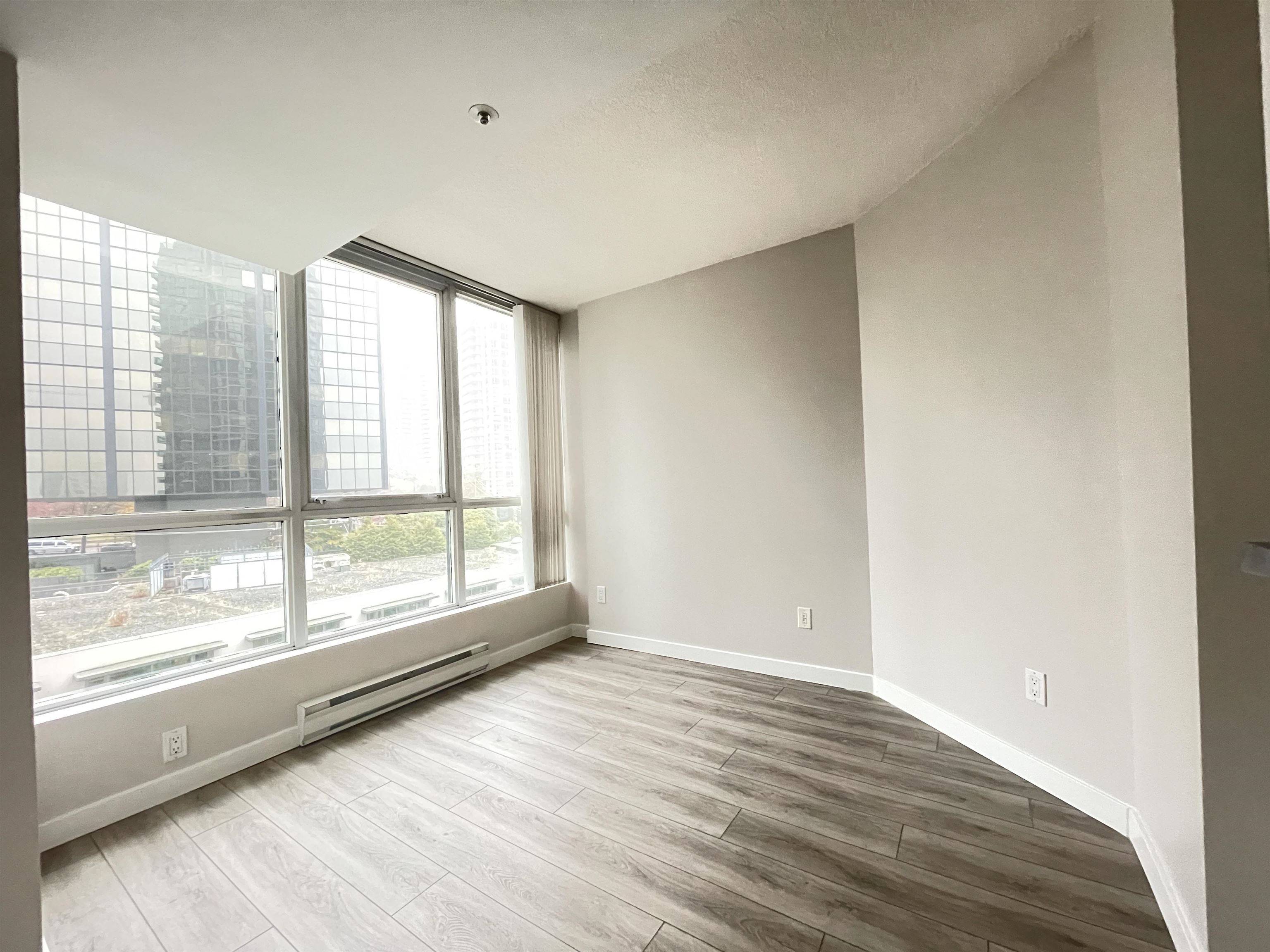 Vancouver, BC V6G 3E3,588 Broughton ST #607