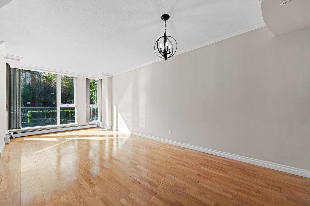 Vancouver, BC V6B 6J5,1068 Cambie ST
