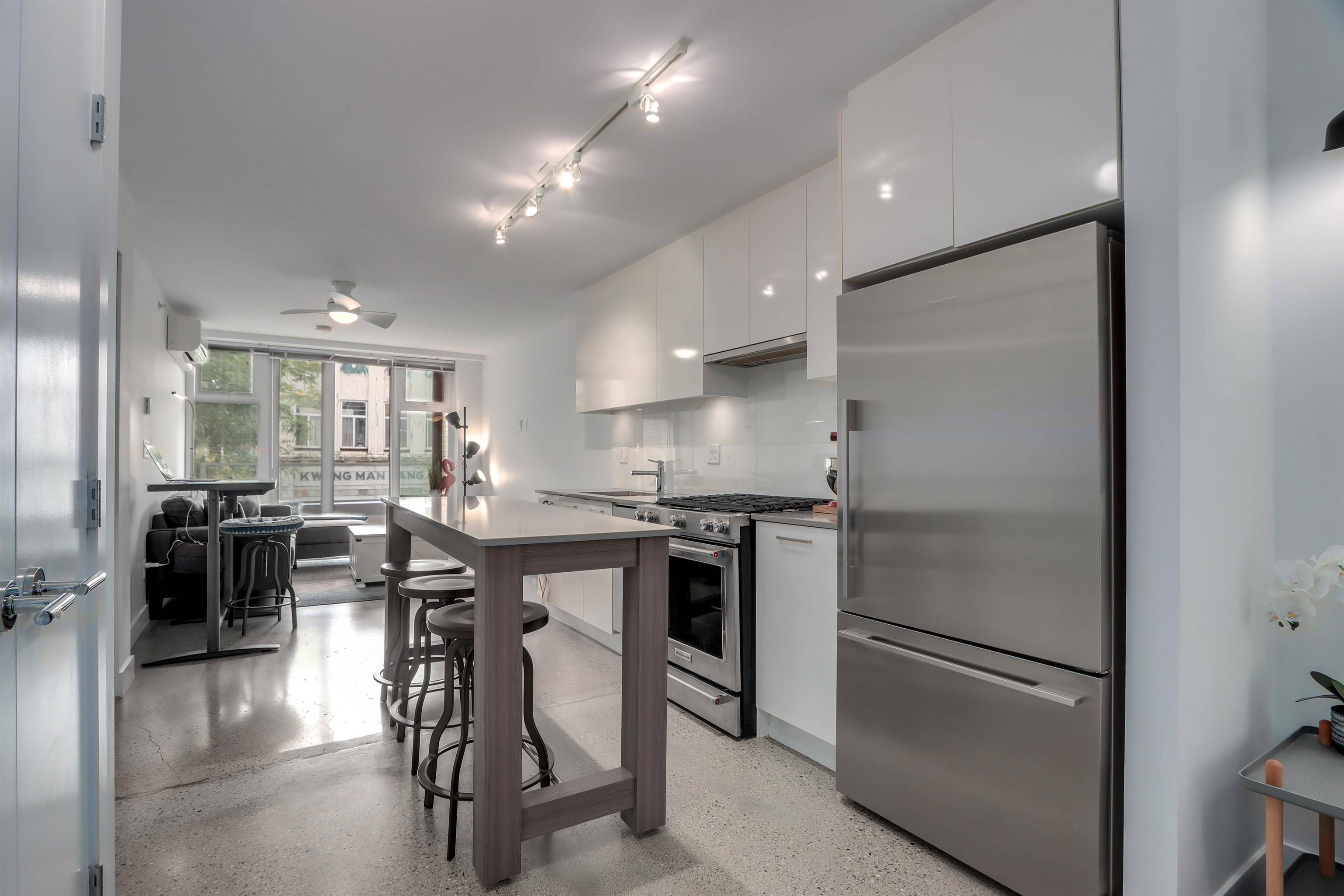 Vancouver, BC V6A 0G3,231 E Pender ST #204