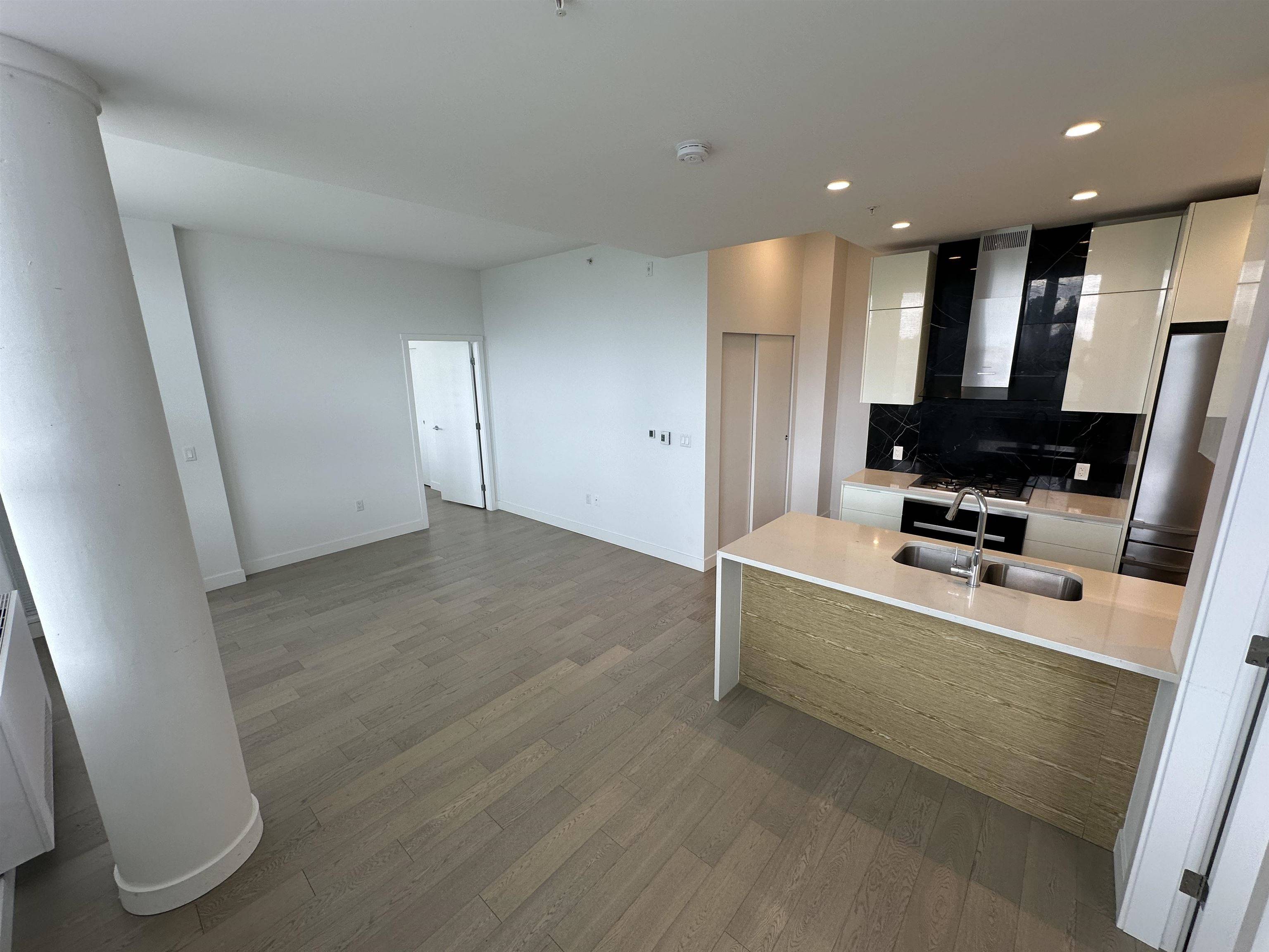 Vancouver, BC V6P 3H1,6733 Cambie Street ST #406