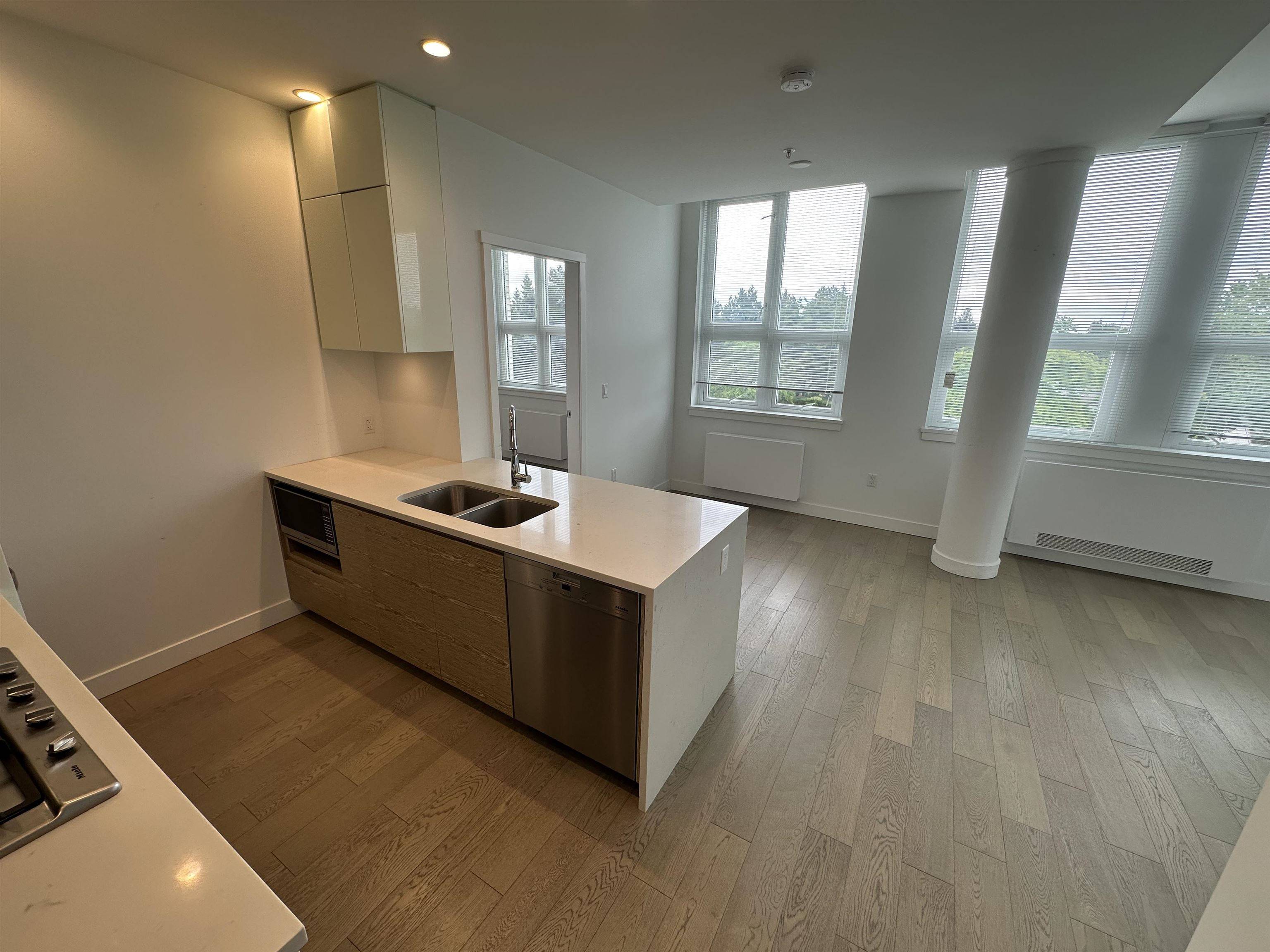 Vancouver, BC V6P 3H1,6733 Cambie Street ST #406