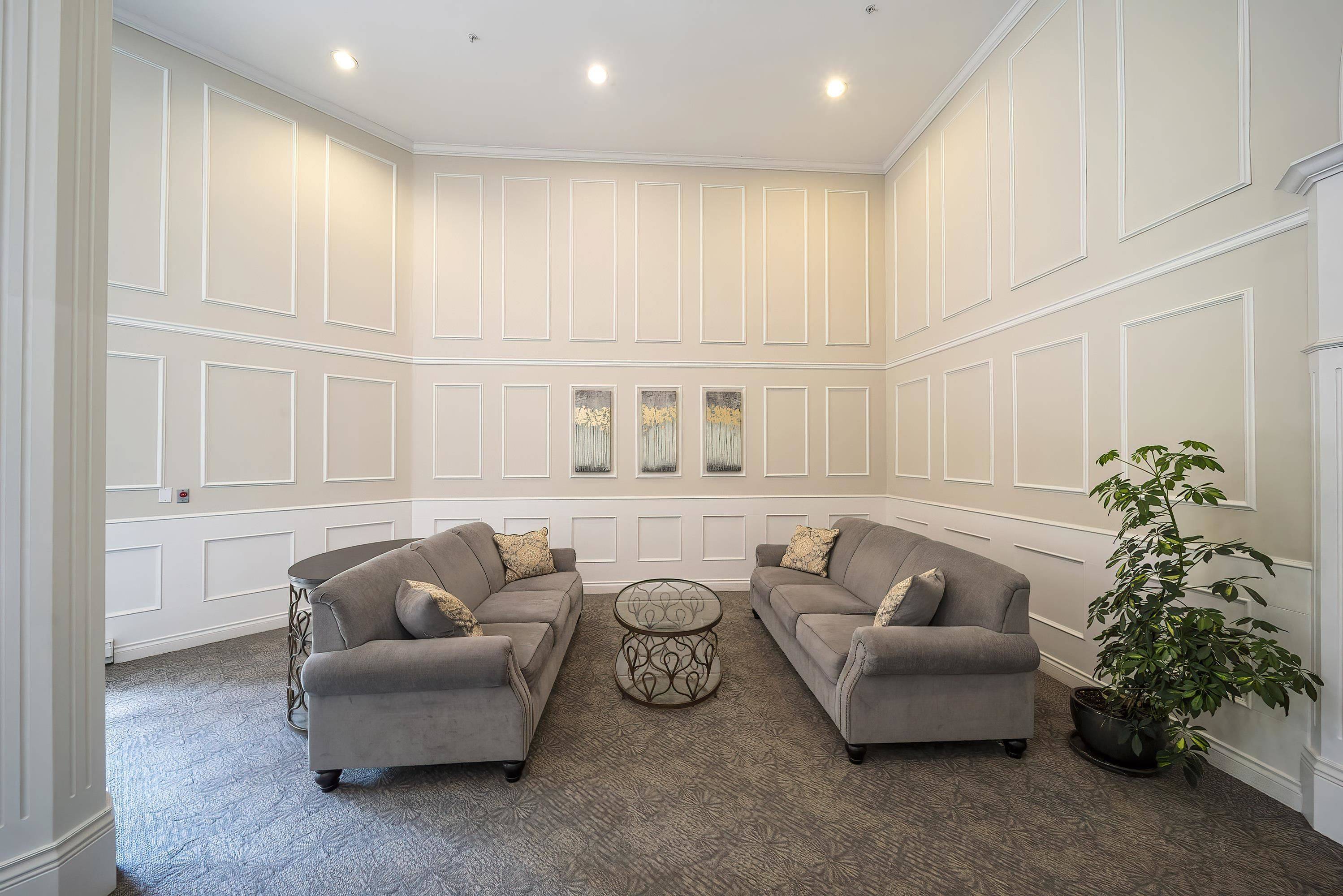Burnaby, BC V5H 4R7,5262 Oakmount CRES #502
