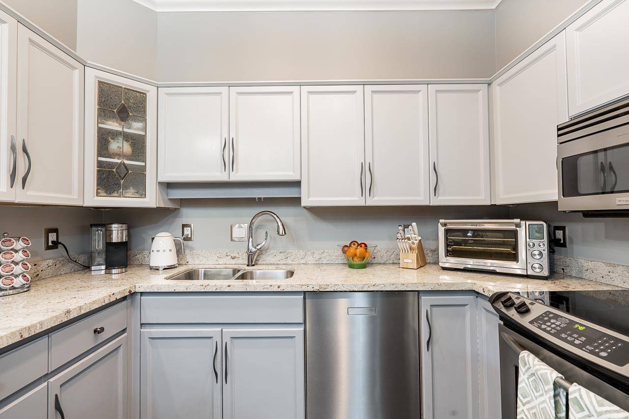 New Westminster, BC V3L 5P9,25 Richmond ST #210
