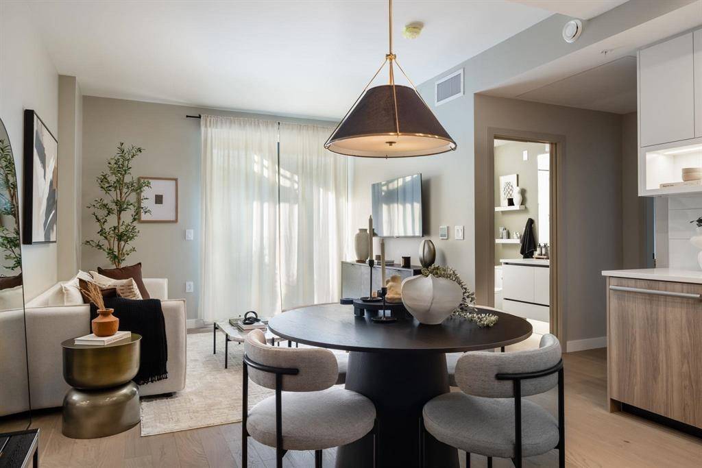 Vancouver, BC V6P 4A9,8398 Oak ST #603