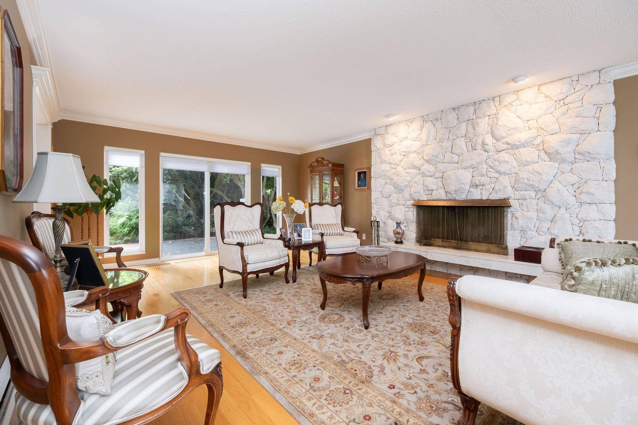 Burnaby, BC V5E 2A7,6350 Buckingham DR