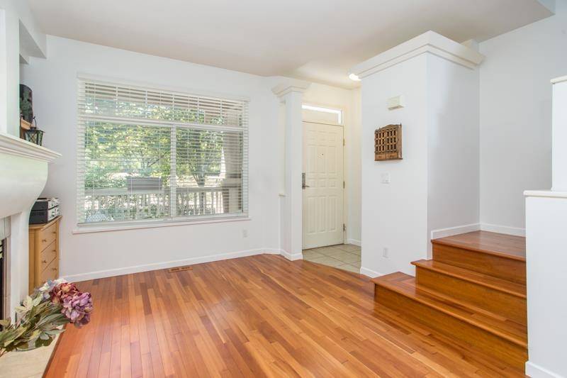Surrey, BC V4P 1H6,2678 King George BLVD #74