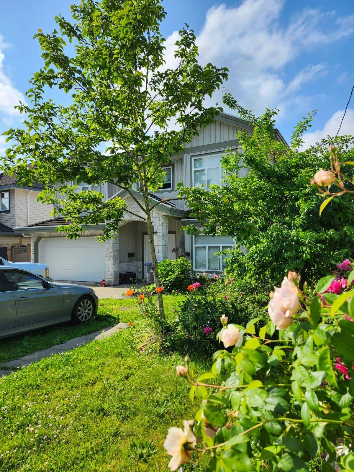 Surrey, BC V3R 1K9,14922 102a AVE