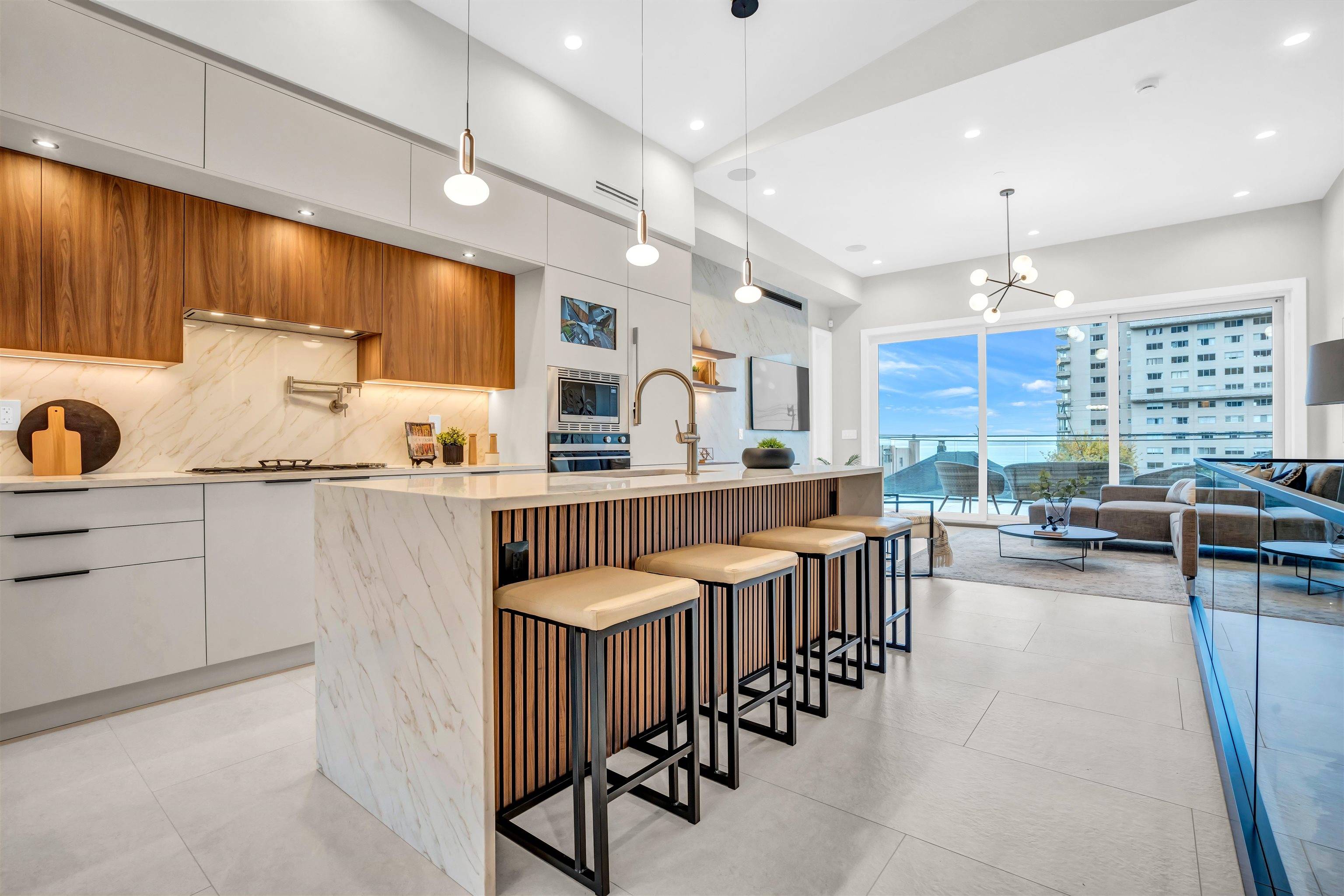 West Vancouver, BC V7V 1K8,2380 Marine DR