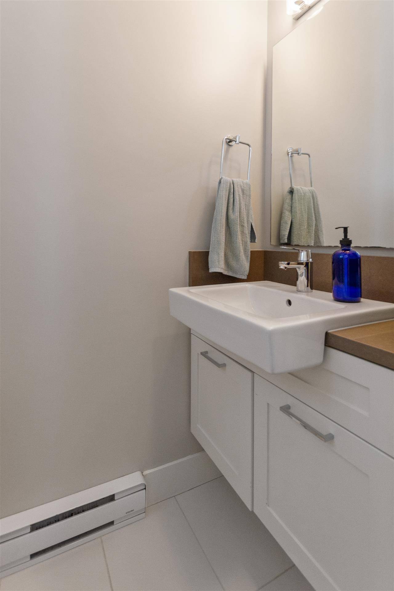 Burnaby, BC V5E 0C1,5108 Claude AVE #6