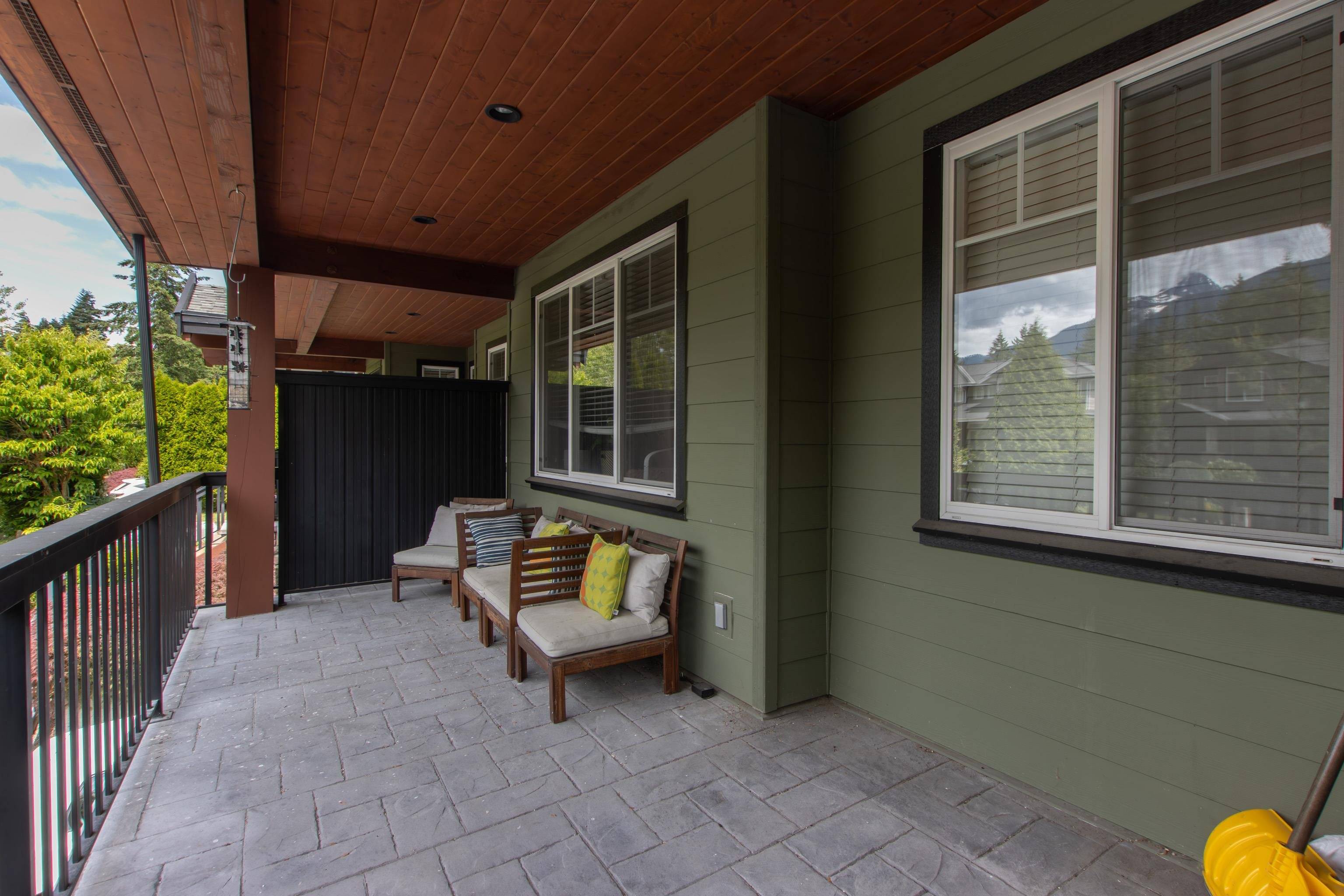 Squamish, BC V0N 1H0,41716 Honey LN