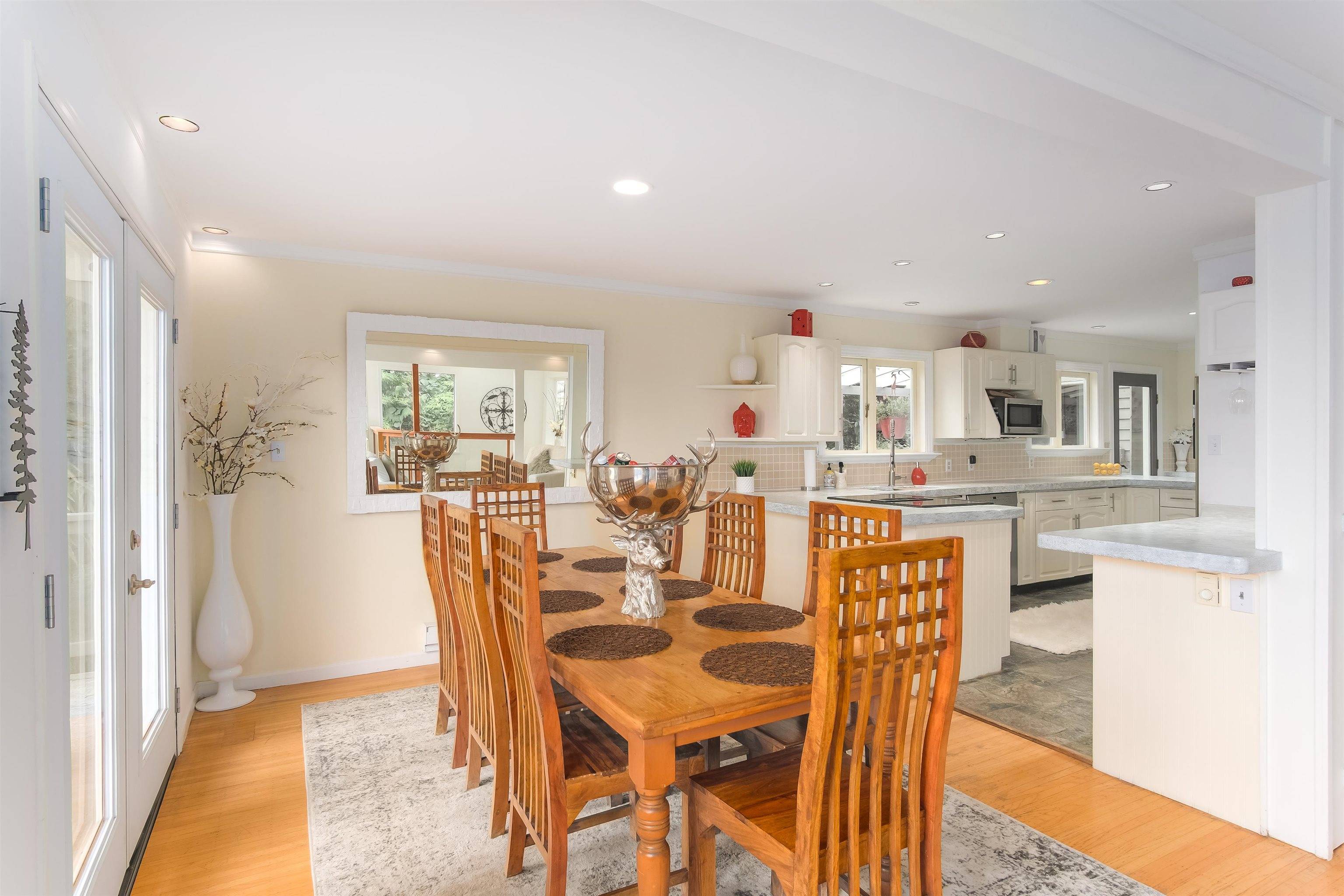 Lions Bay, BC V0N 2E0,20 Oceanview RD