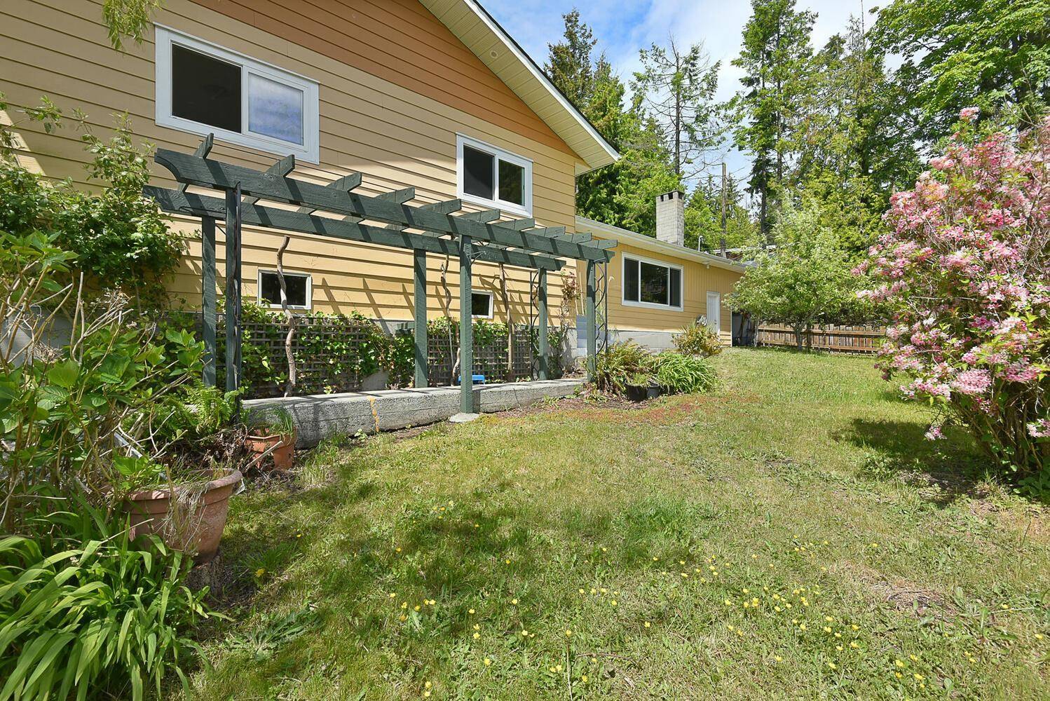 Sechelt, BC V7Z 0M5,6335 Norwest Bay RD