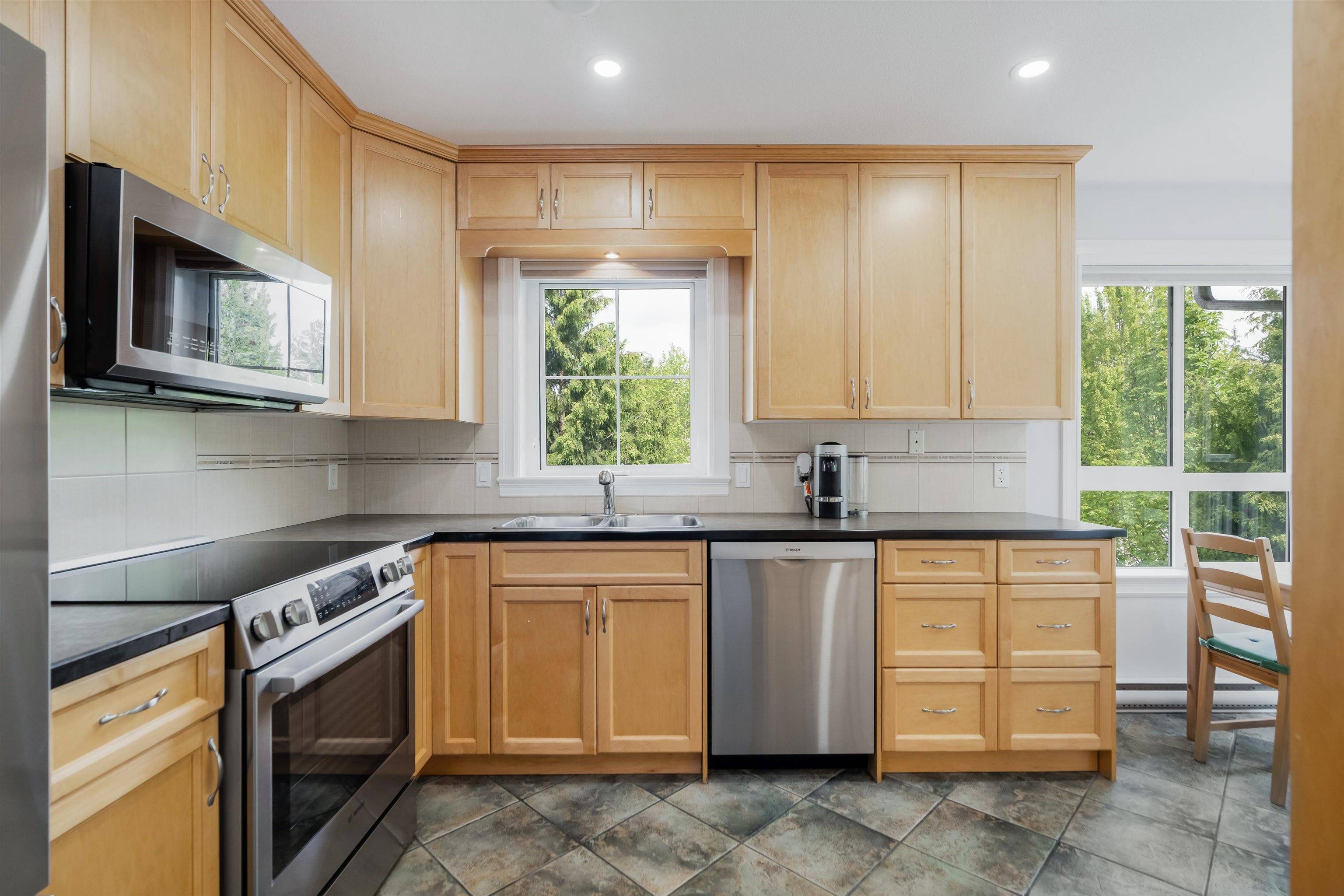 Langley, BC V3A 9J6,20750 Duncan WAY #305
