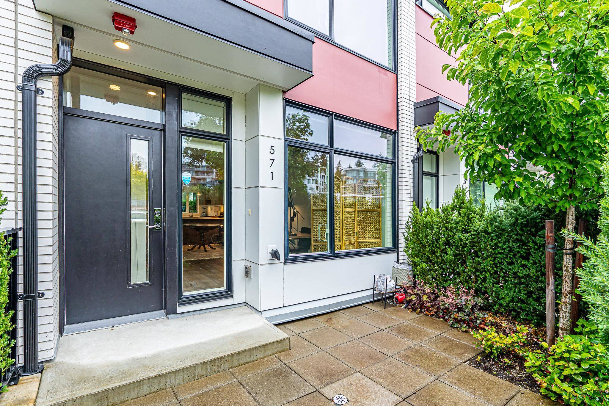 Vancouver, BC V5Z 2H8,571 W 29th AVE
