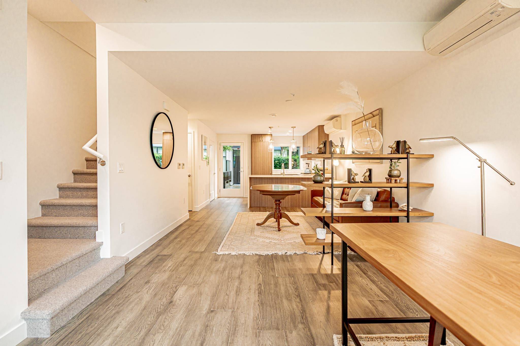 Vancouver, BC V5Z 2H8,571 W 29th AVE