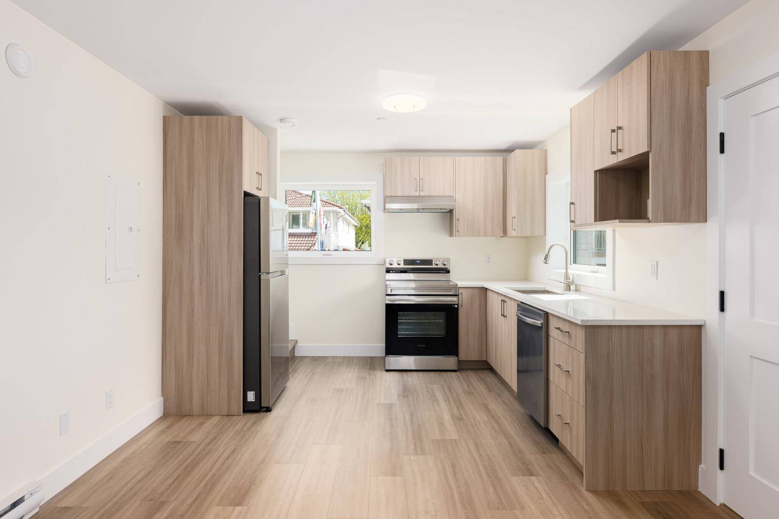Vancouver, BC V5R 4E1,5728 Mckinnon Street #Laneway