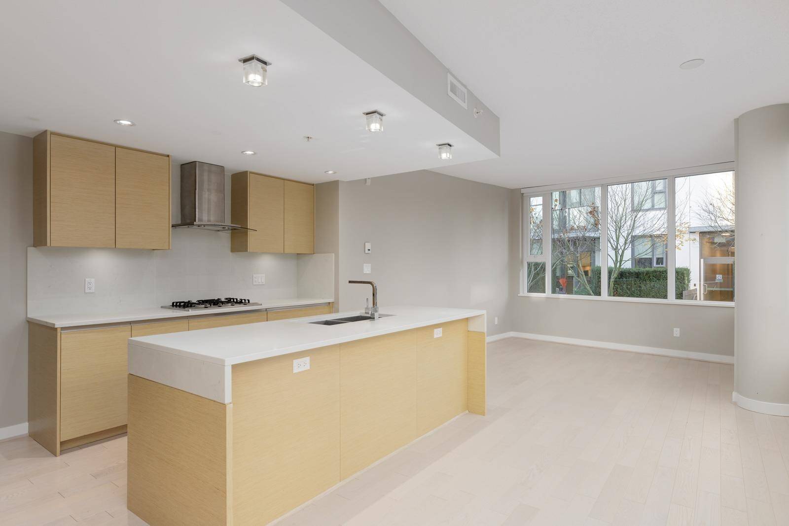 Vancouver, BC V5Z 2Y8,508 W 29th AVE #208
