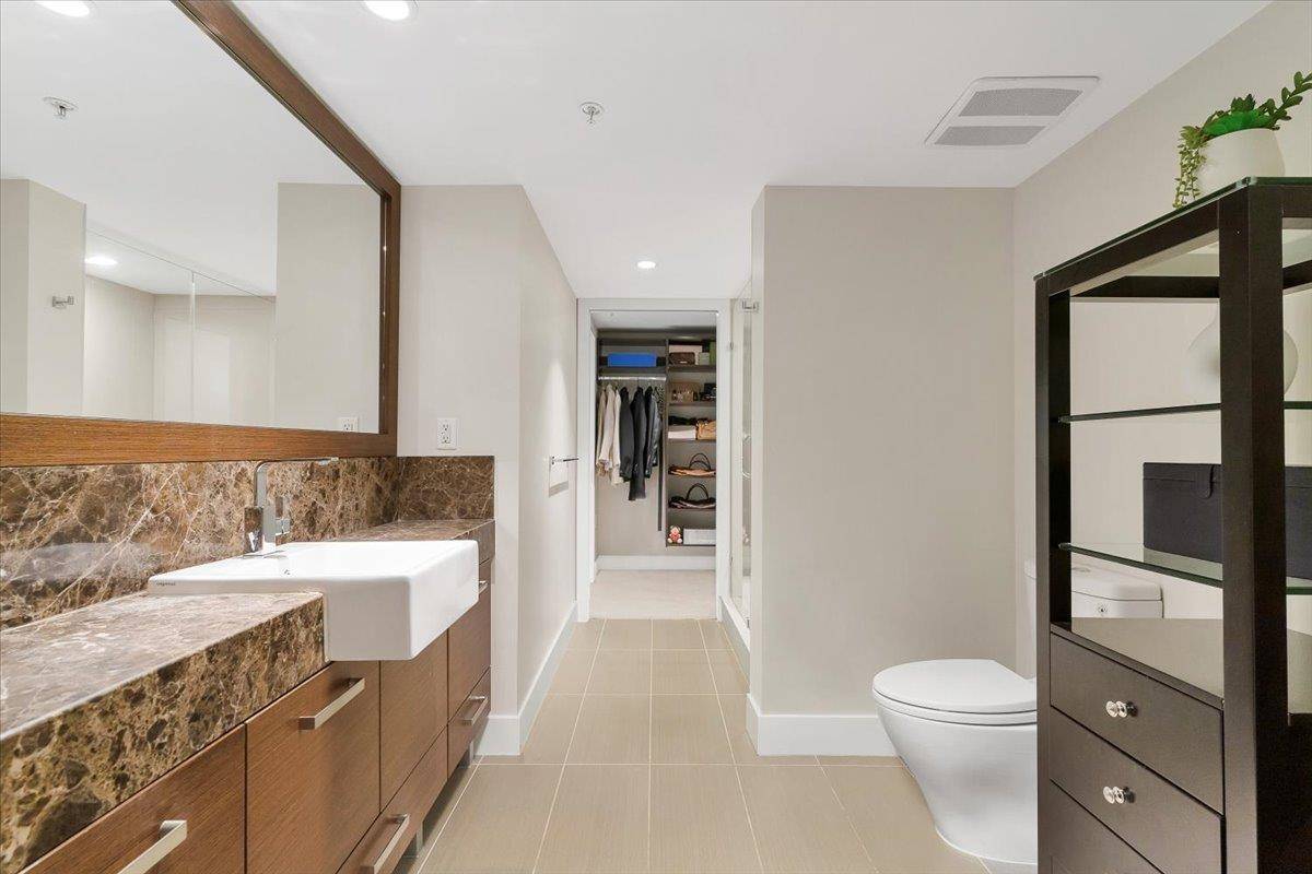 North Vancouver, BC V7M 1N7,210 W 13th ST #103