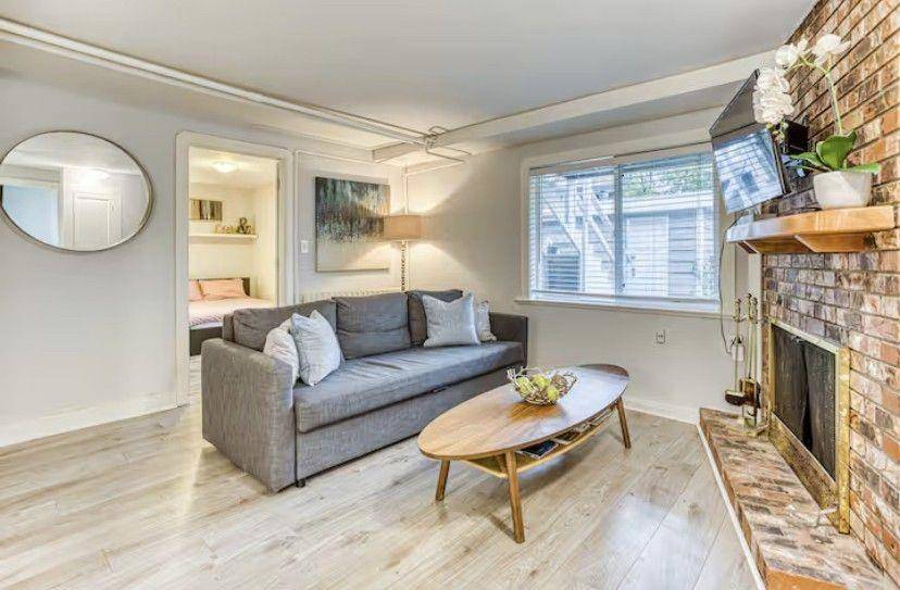 Vancouver, BC V5Y 1W1,223 W 13th AVE #1