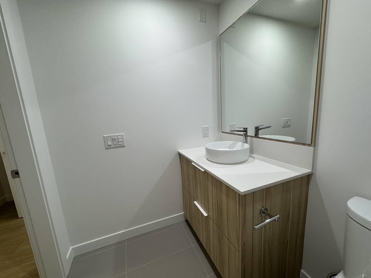 Vancouver, BC V5N 0K1,2450 Garden DR #1FL