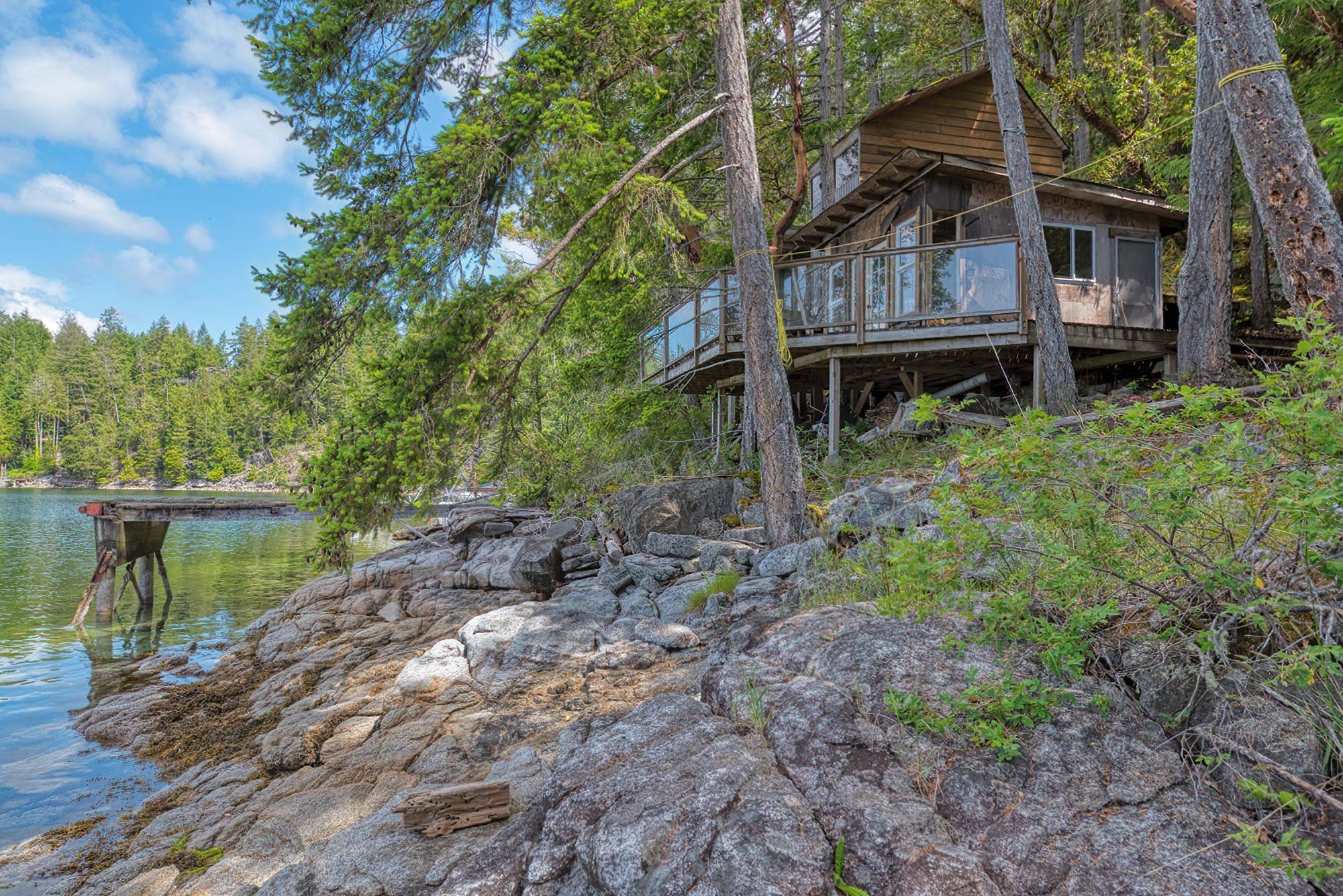 Sechelt, BC V7Z 0C9,6761 Sandy Hook TRL