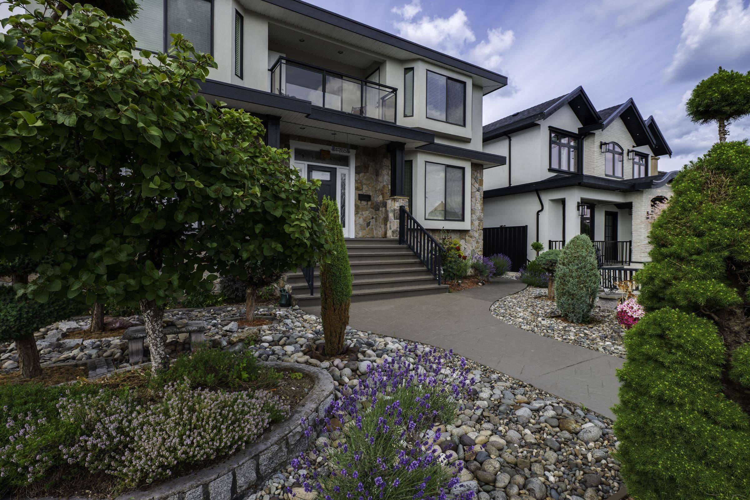 Burnaby, BC V5C 3P1,4265 Grant ST
