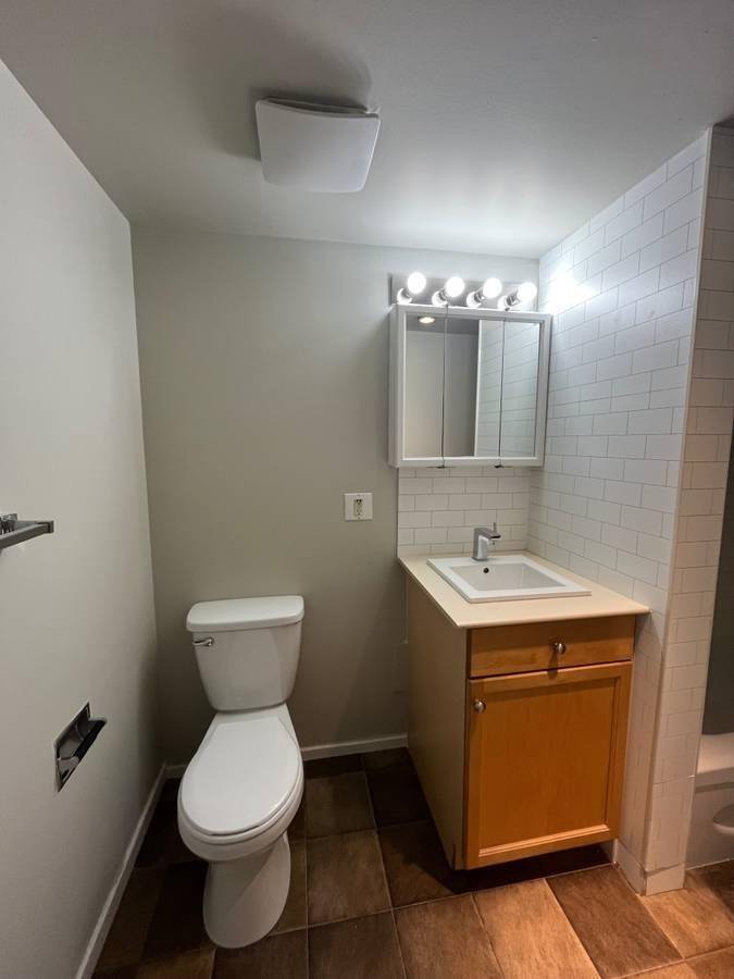 Port Moody, BC V3H 2J3,2909 Hope ST #508