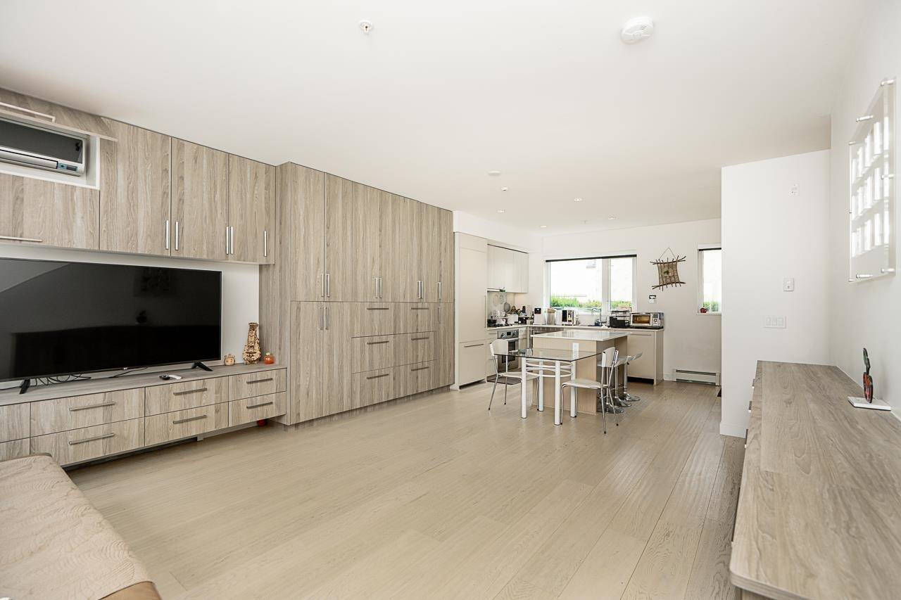 Vancouver, BC V5Z 2C4,589 W King Edward AVE #2