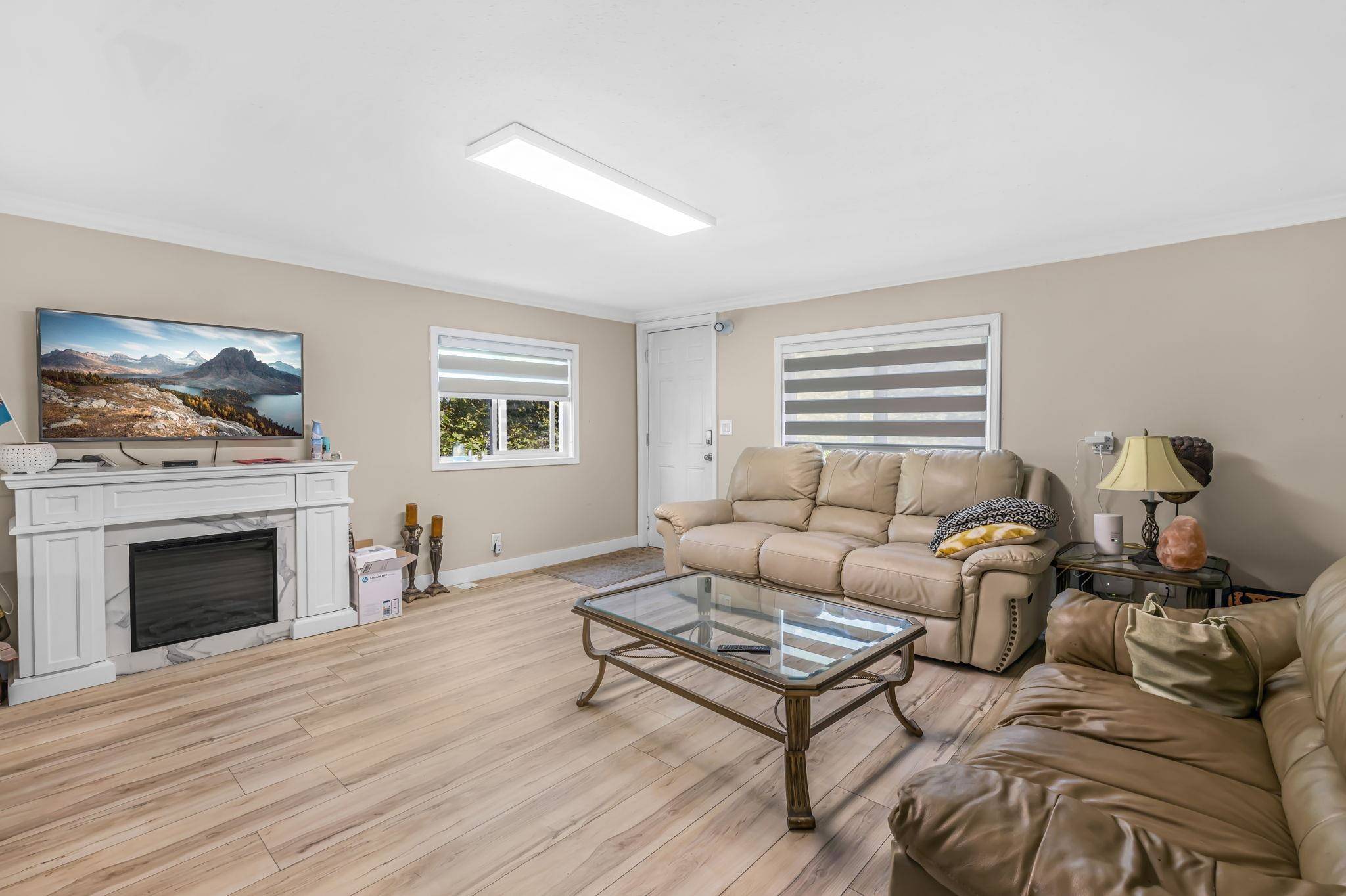 Surrey, BC V3W 2H1,13906 68 AVE