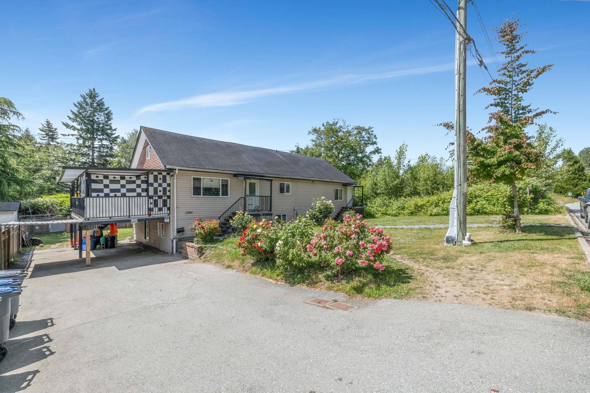 Surrey, BC V3W 2H1,13906 68 AVE