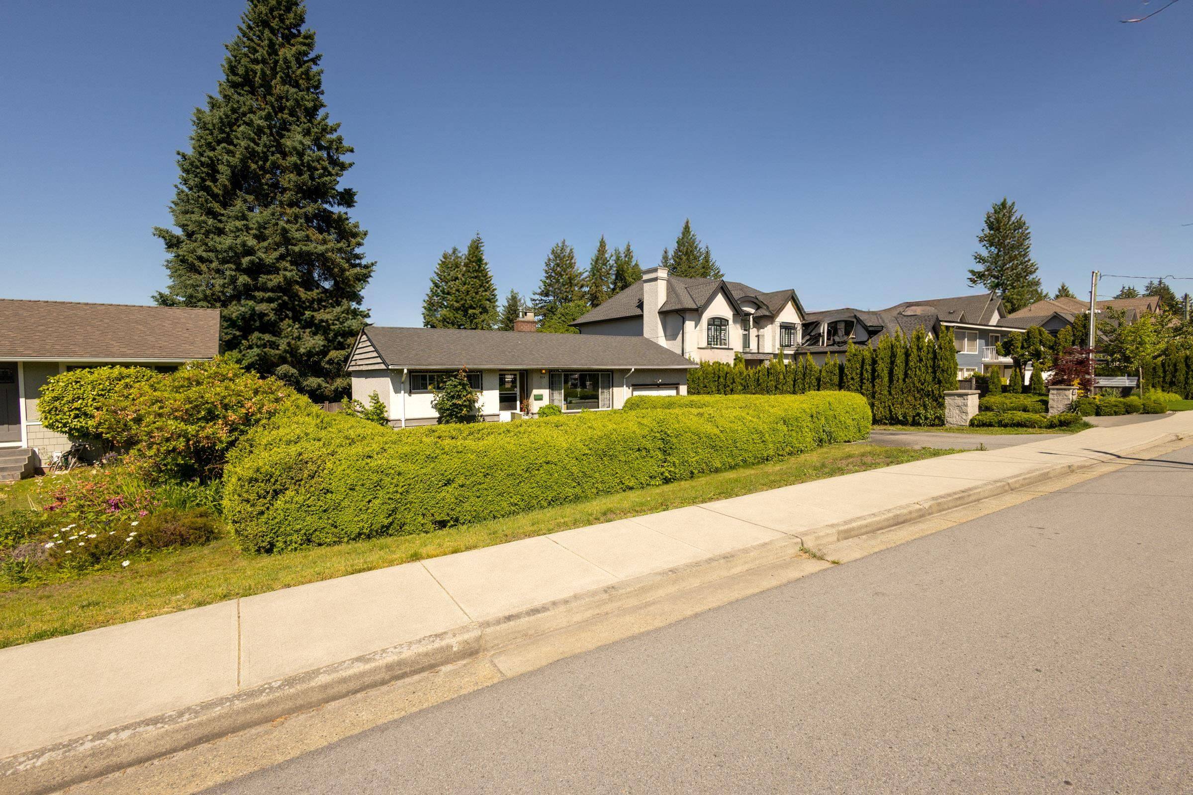 Coquitlam, BC V3J 4Z2,914 Macintosh ST