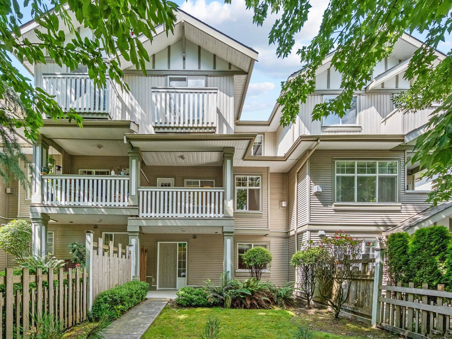 Surrey, BC V4P 3P7,2733 Parkway DR #5