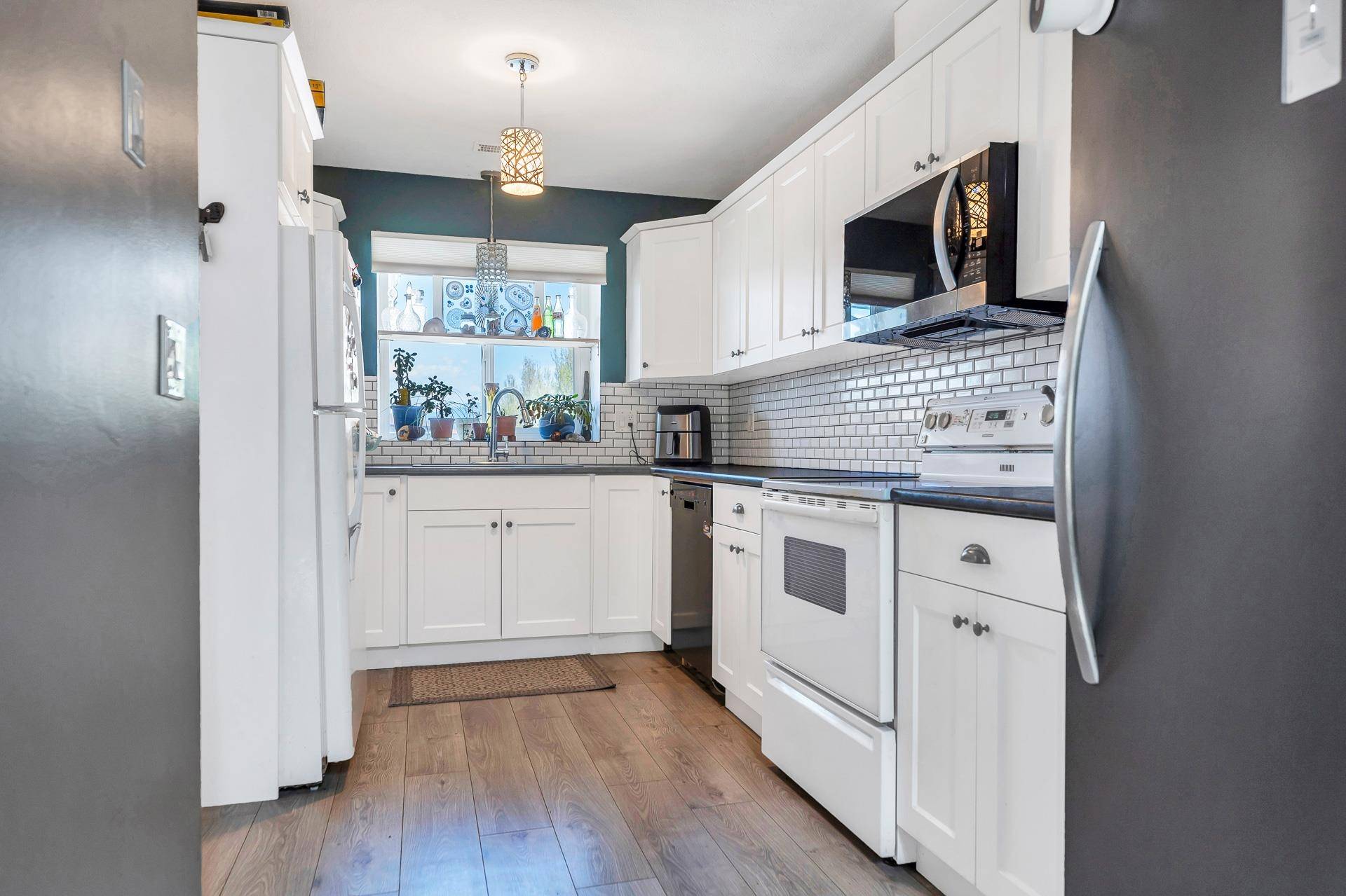 Sardis, BC V2R 3C5,45640 Storey AVE #38