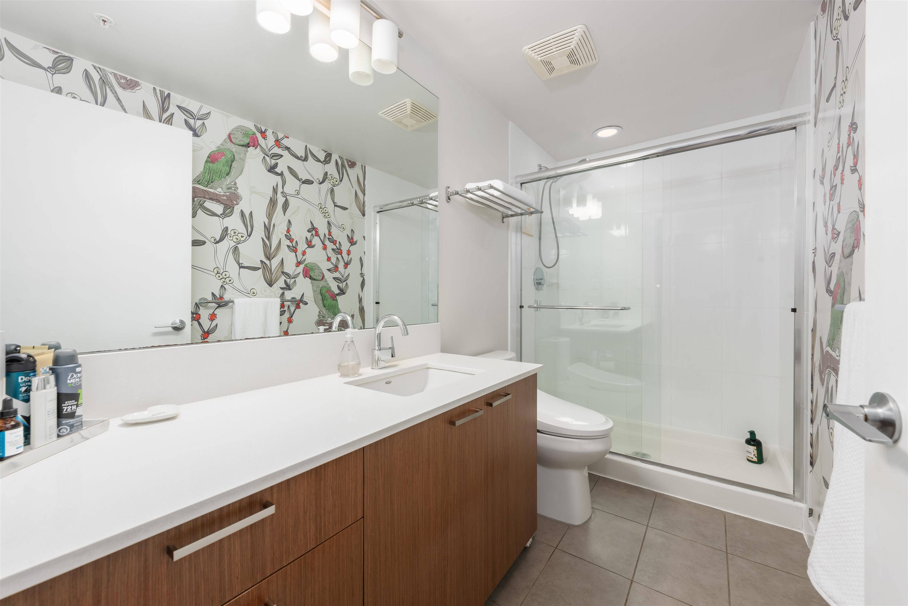 Vancouver, BC V6A 0B4,221 Union ST #415