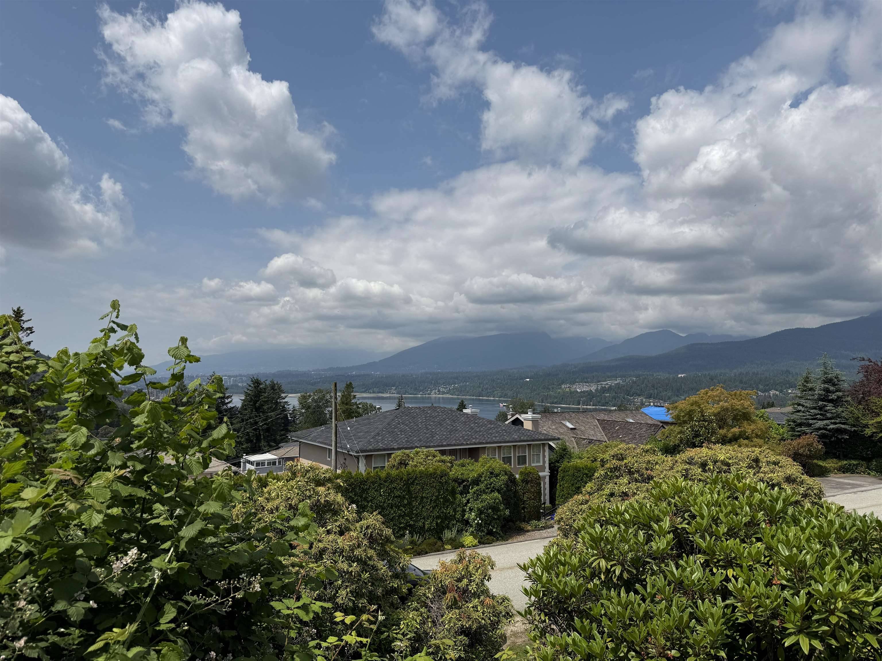 Burnaby, BC V5A 1E8,7206 Braeside DR
