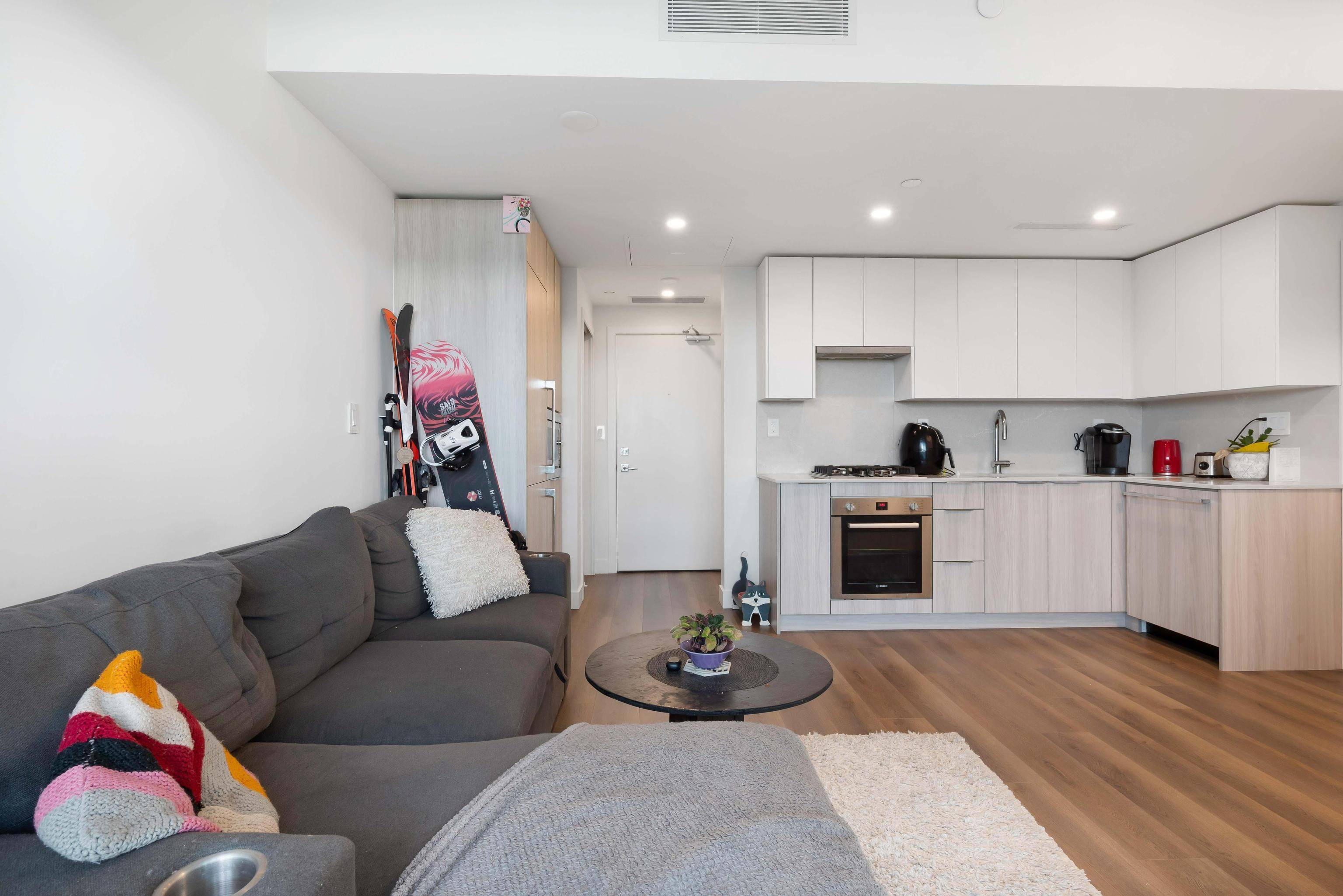 Coquitlam, BC V3K 0J3,901 Lougheed HWY #1405