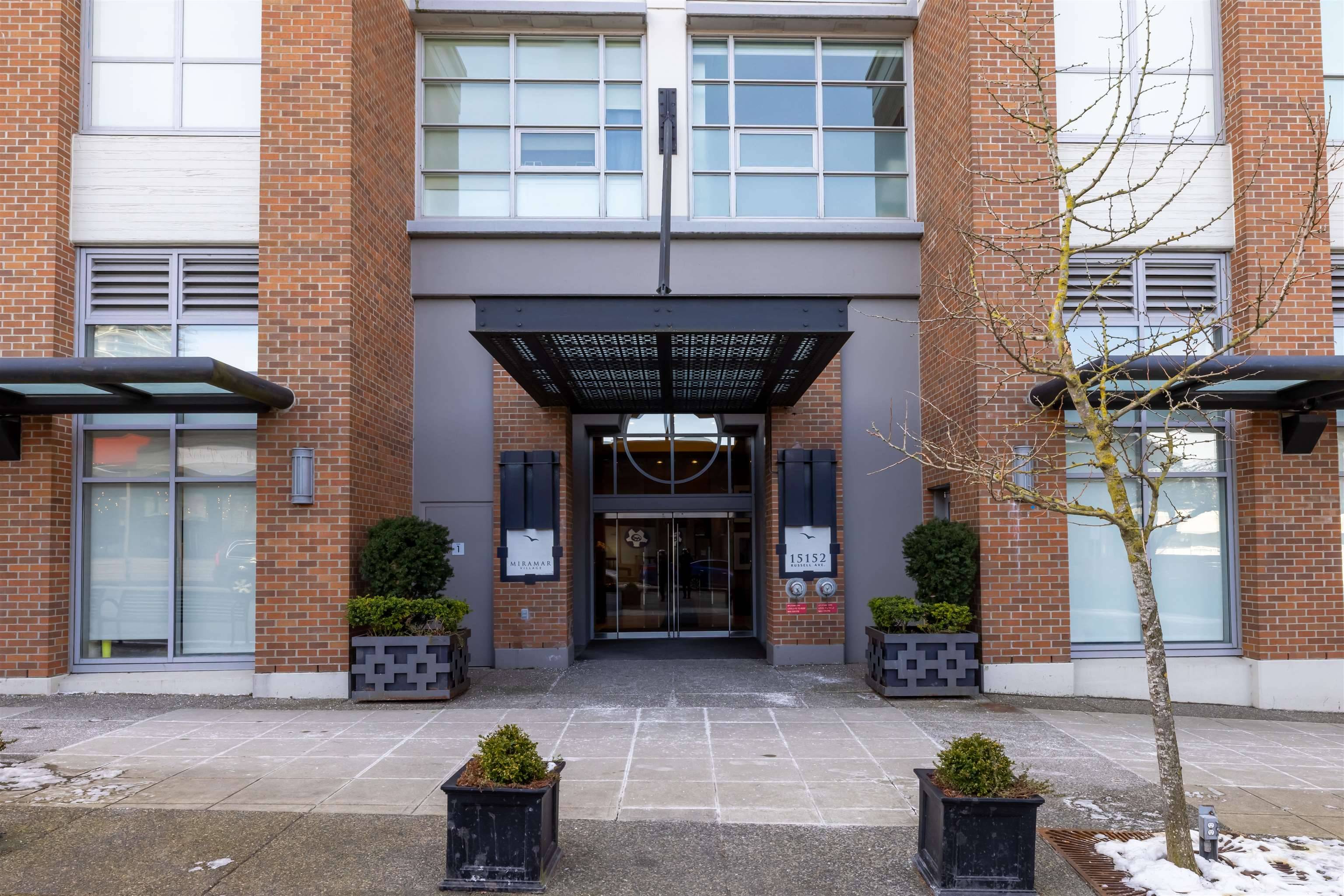 White Rock, BC V4B 0A3,15152 Russell AVE #204