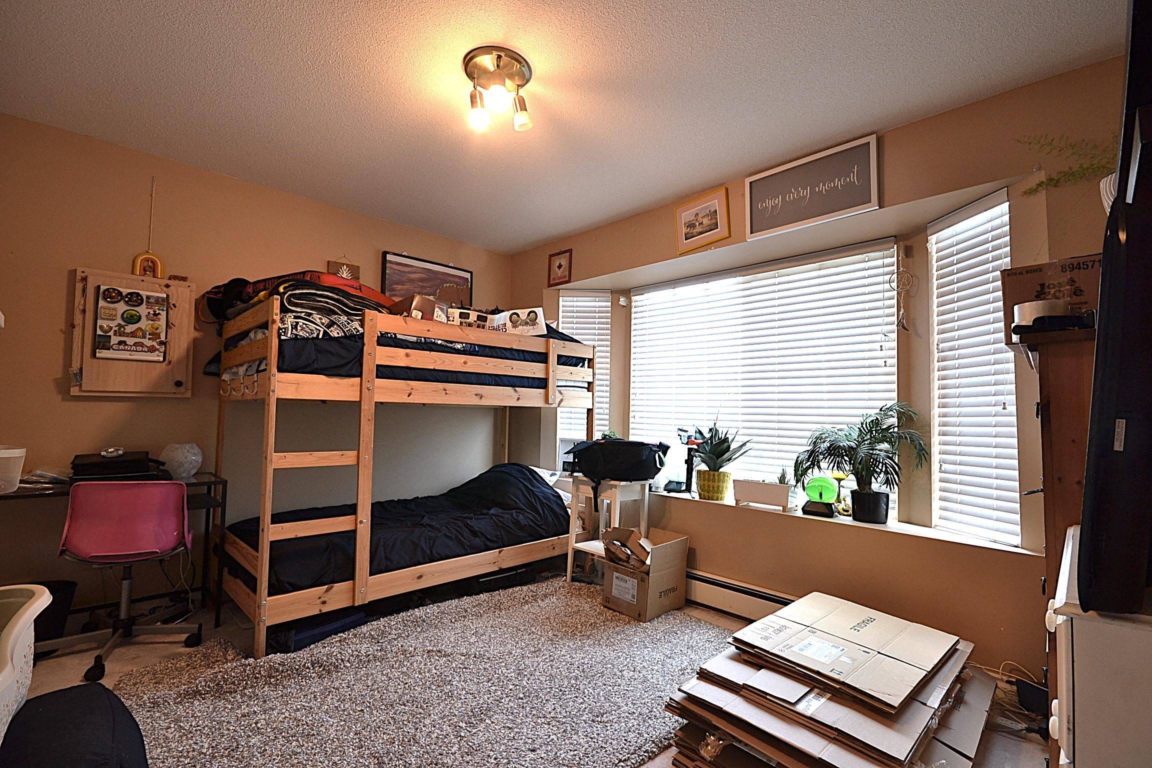 Burnaby, BC V3N 1Y3,8832 15th AVE