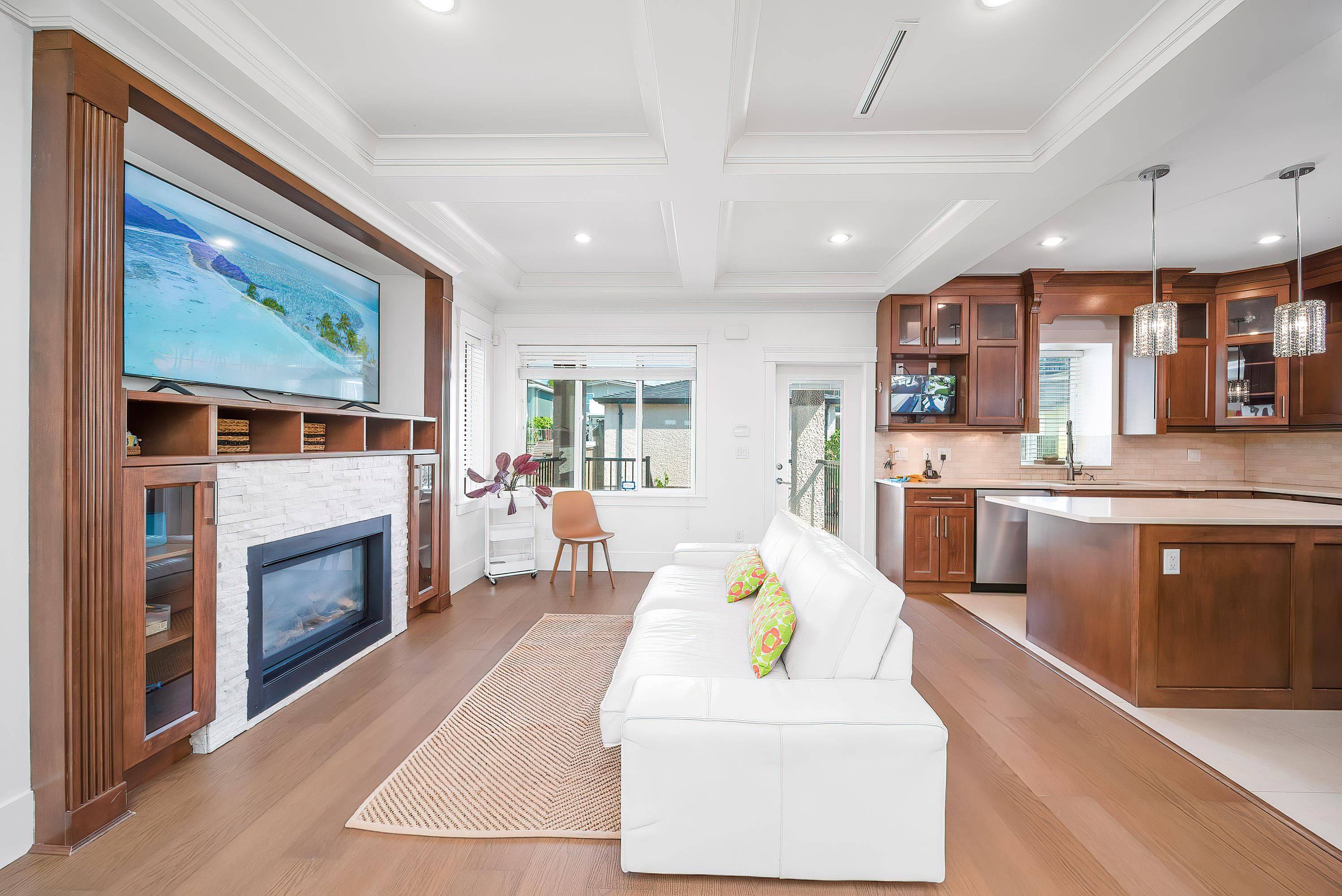 Burnaby, BC V5C 2Y5,4747 Union ST