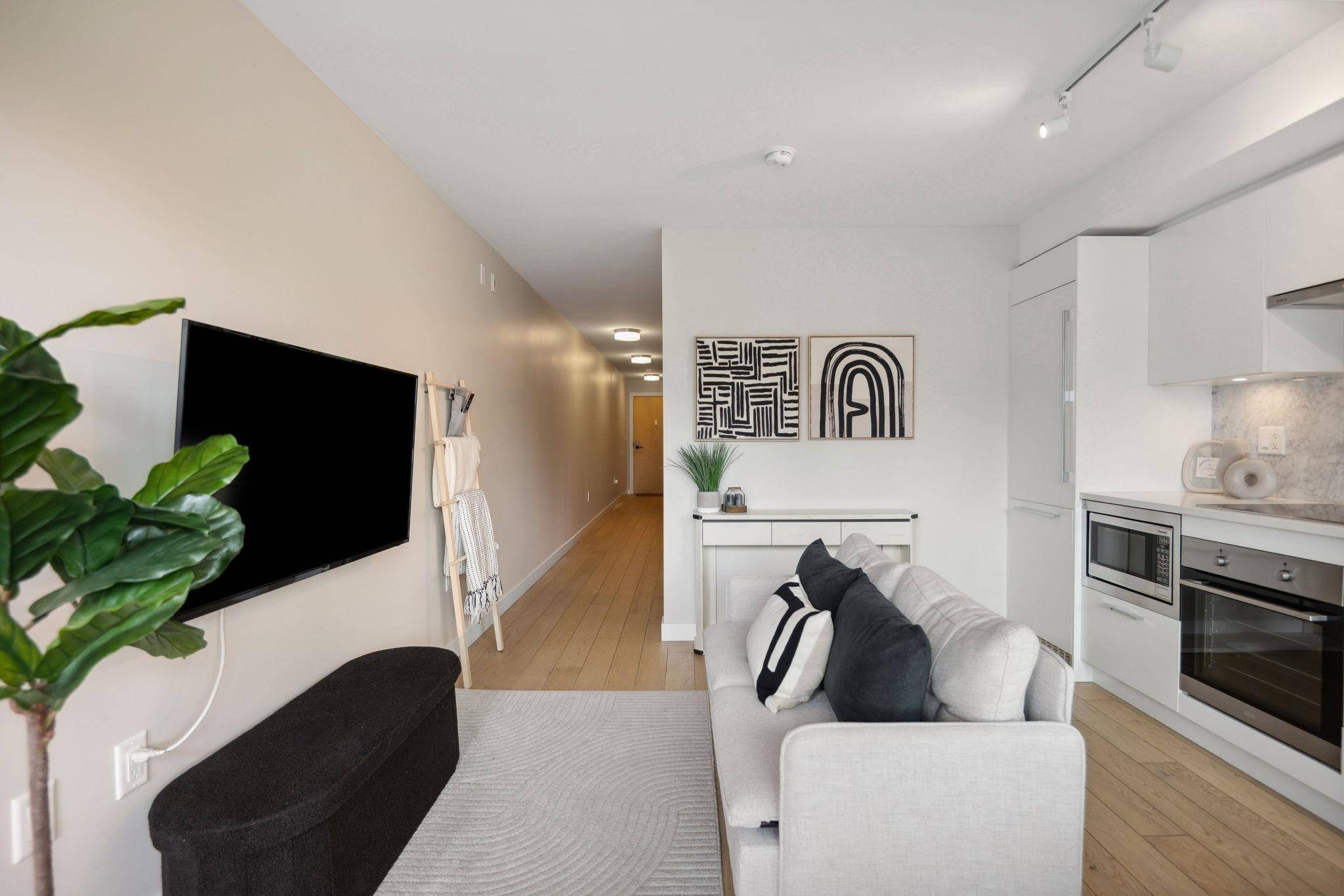Vancouver, BC V5T 3V4,2508 Fraser ST #208