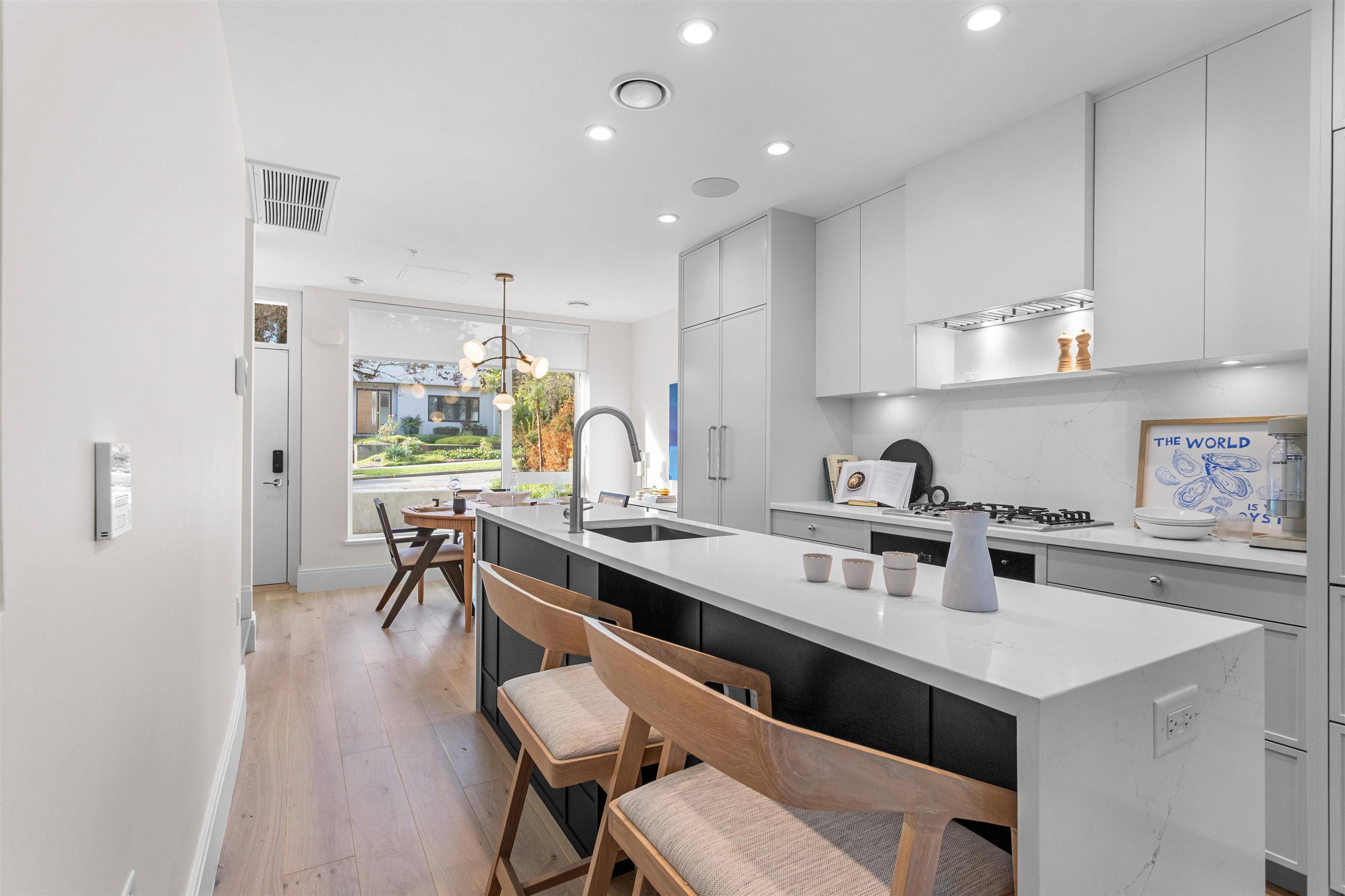 Vancouver, BC V5Z 2E4,557 W 26th AVE