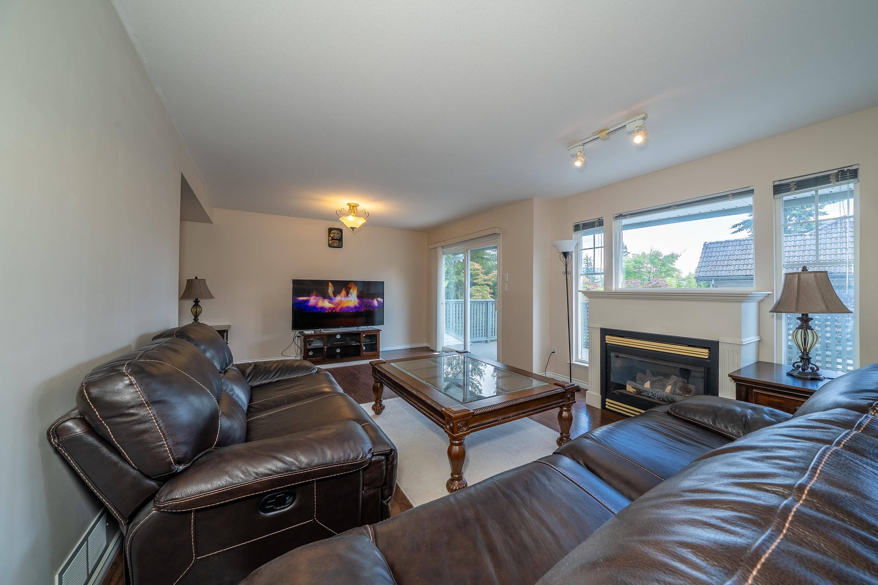 Coquitlam, BC V3E 3M4,2382 Parkway BLVD #6